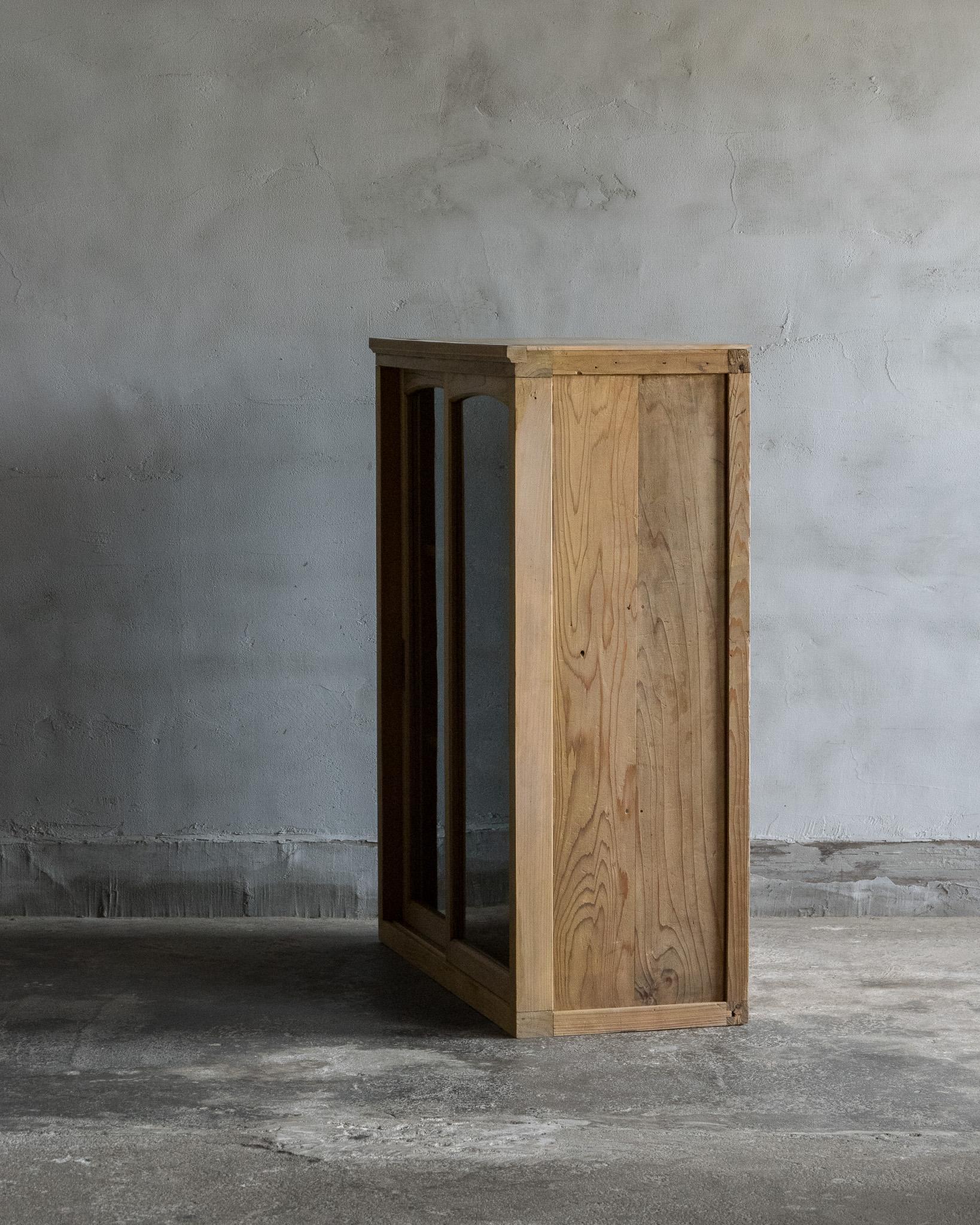 Antiker japanischer Schrank mit Glastüren, frühe Showa-Periode '1926-' im Angebot 5