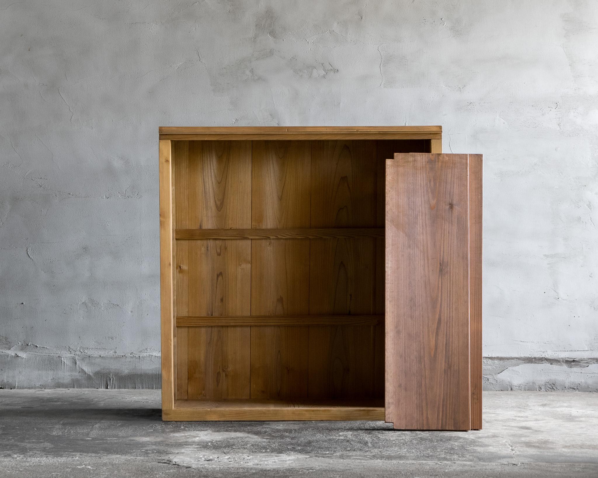 Antiker japanischer Schrank mit Glastüren, frühe Showa-Periode '1926-' (20. Jahrhundert) im Angebot