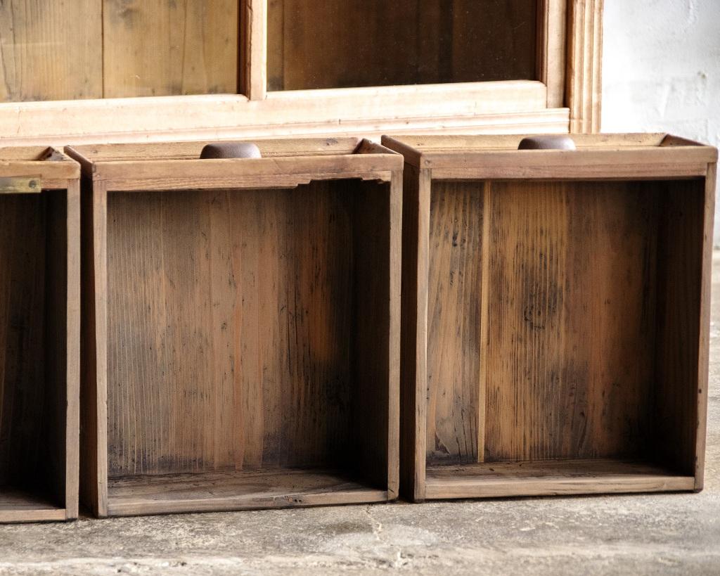 Antiker japanischer antiker Schrank mit Glastüren, Taisho-Ära '1912-1926', Wabi Sabi im Angebot 5