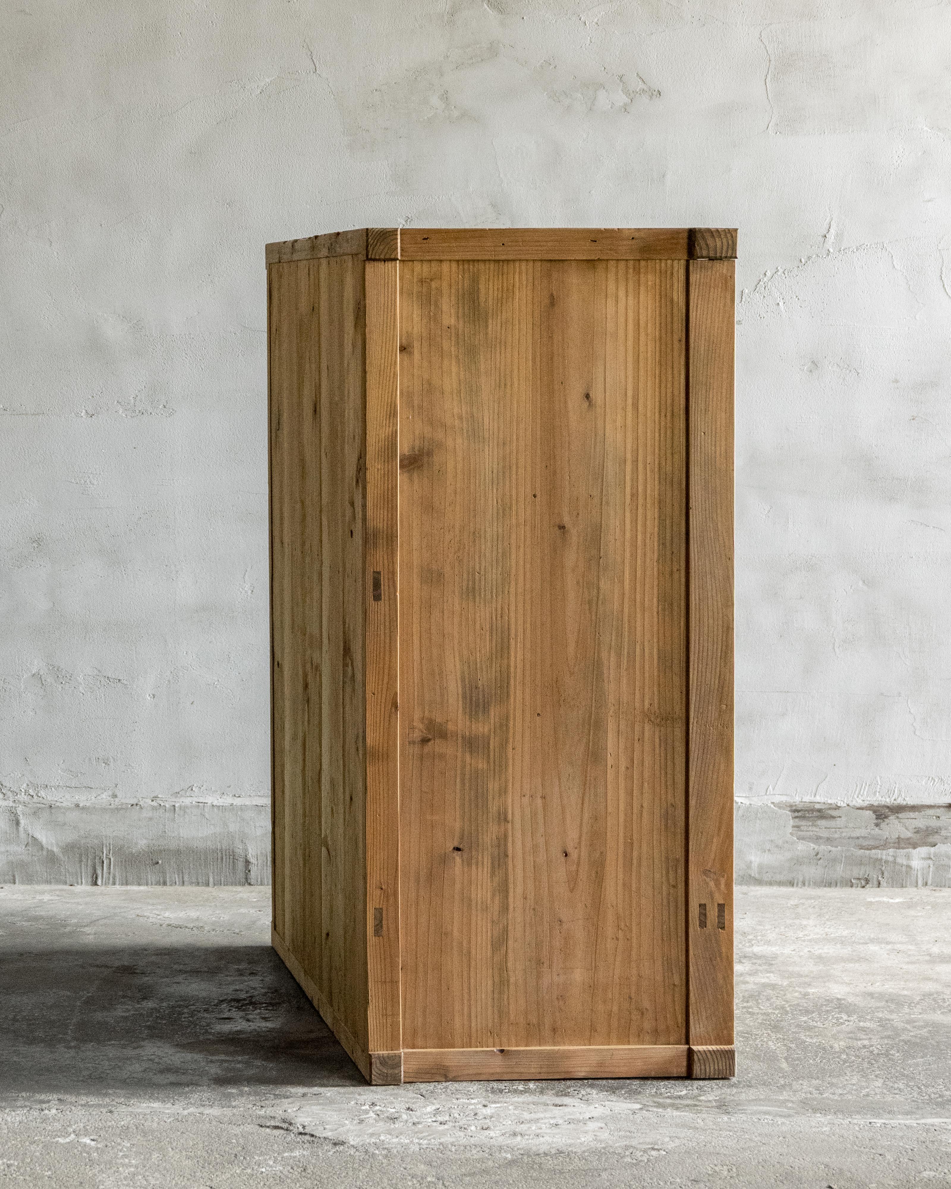 Mobile antico giapponese con ante in vetro, epoca Taisho (1912-1926), Wabi Sabi in vendita 8