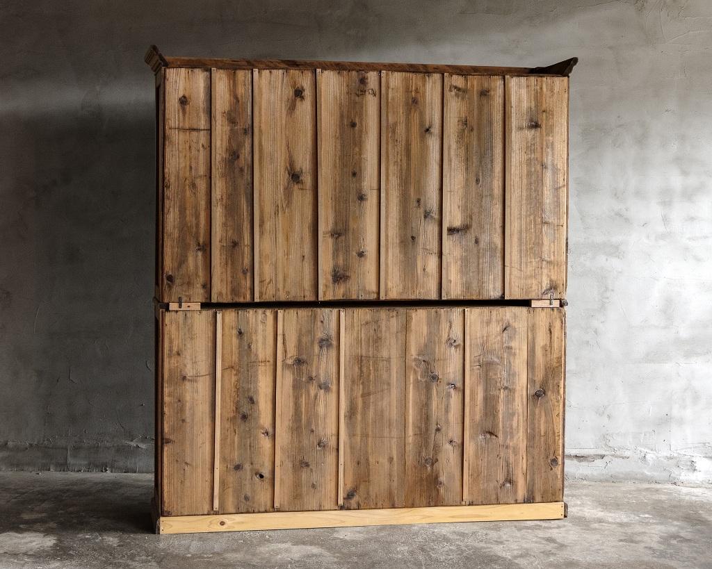 Antiker japanischer antiker Schrank mit Glastüren, Taisho-Ära '1912-1926', Wabi Sabi im Angebot 10