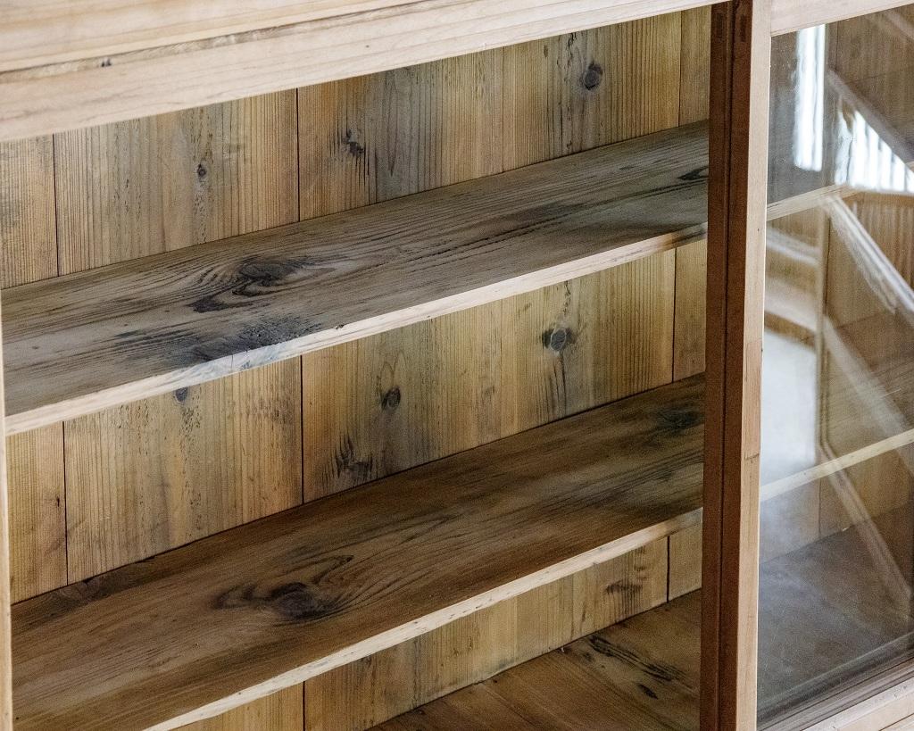 Antiker japanischer antiker Schrank mit Glastüren, Taisho-Ära '1912-1926', Wabi Sabi im Angebot 13