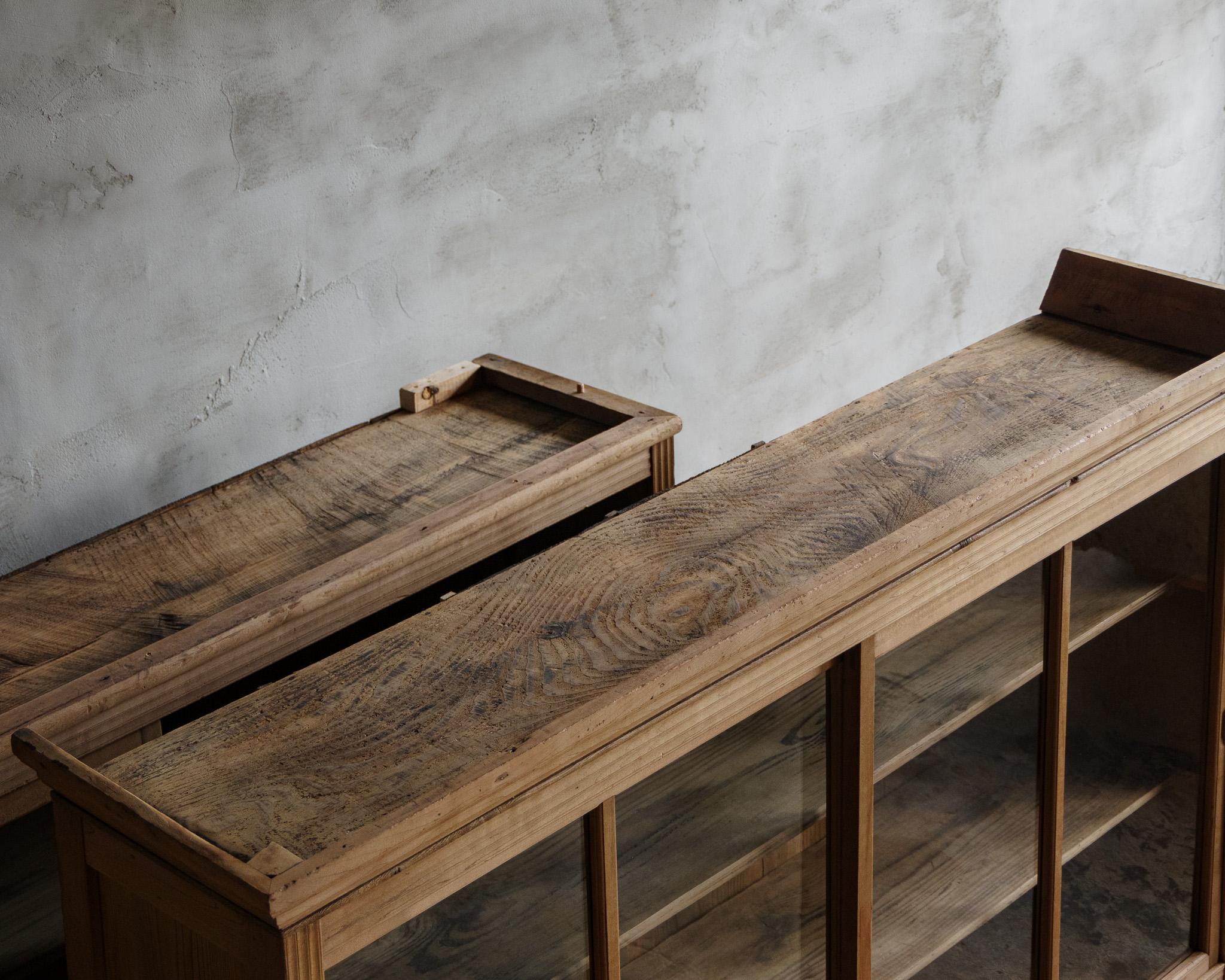 Antiker japanischer antiker Schrank mit Glastüren, Taisho-Ära '1912-1926', Wabi Sabi im Angebot 14