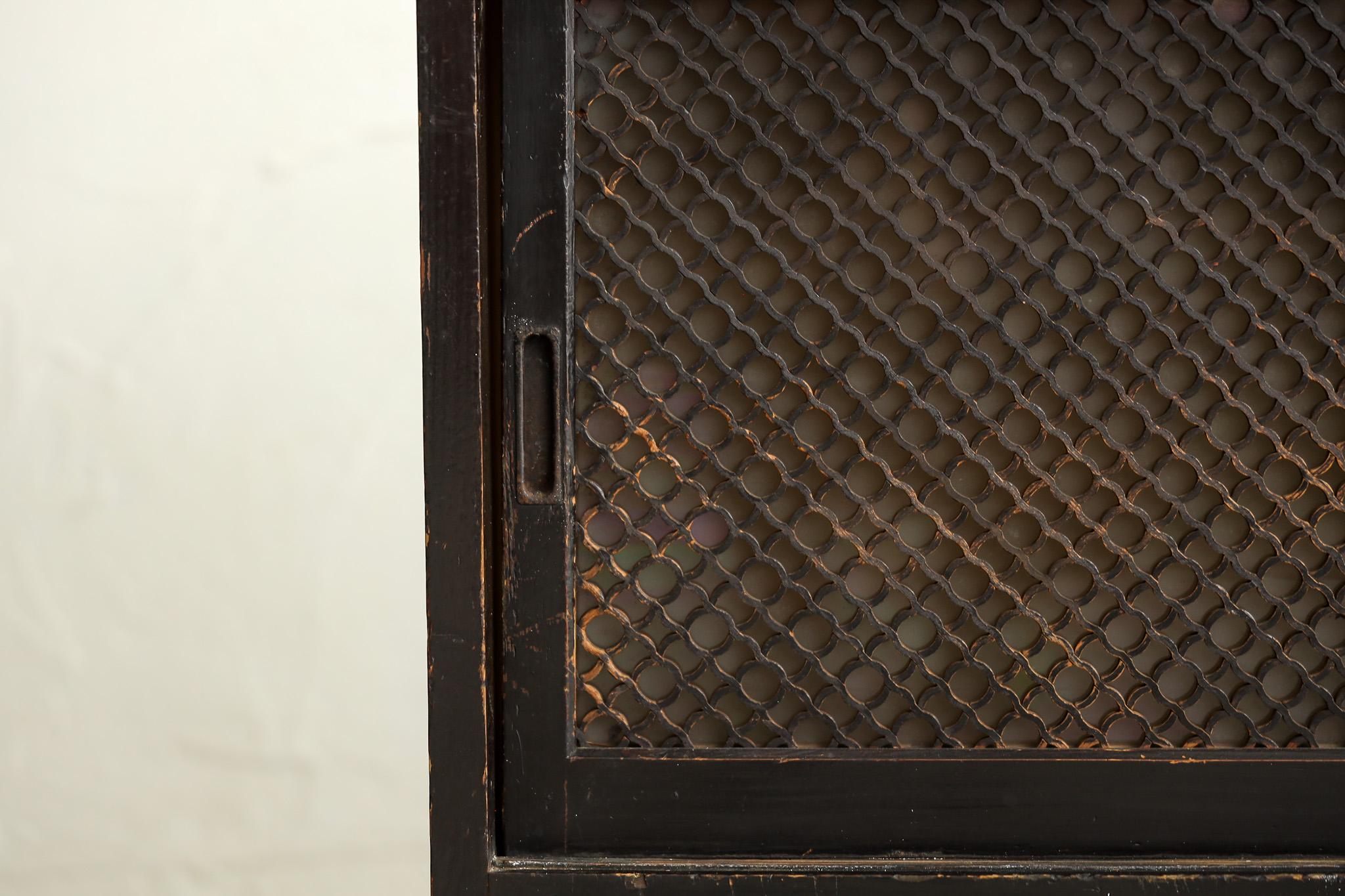 Armario antiguo japonés con puertas de celosía de madera, Wabi Sabi, Japandi siglo XX en venta