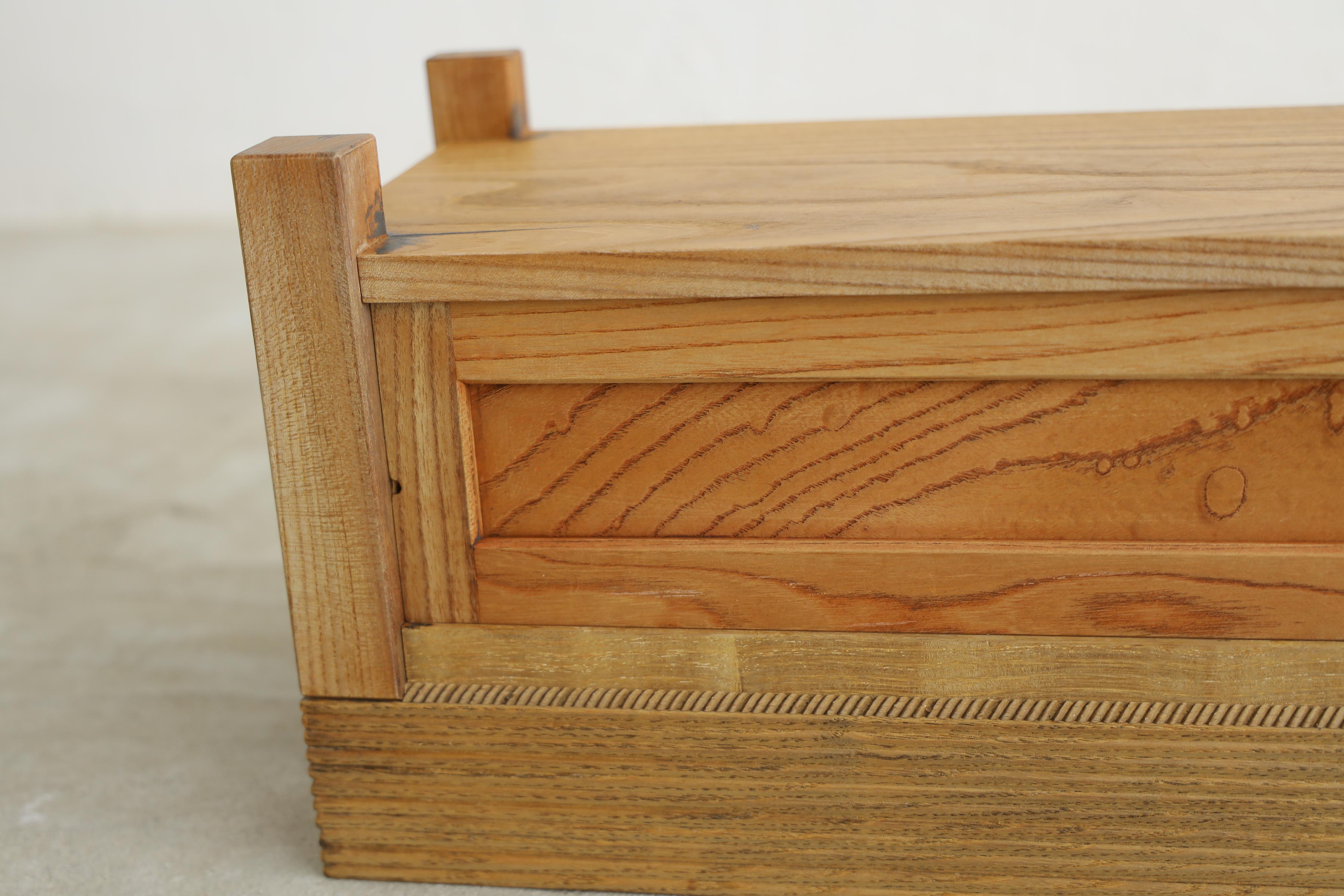 Bois Meubles de rangement japonais anciens de rangement bas, Wabi Sabi, Japandi en vente