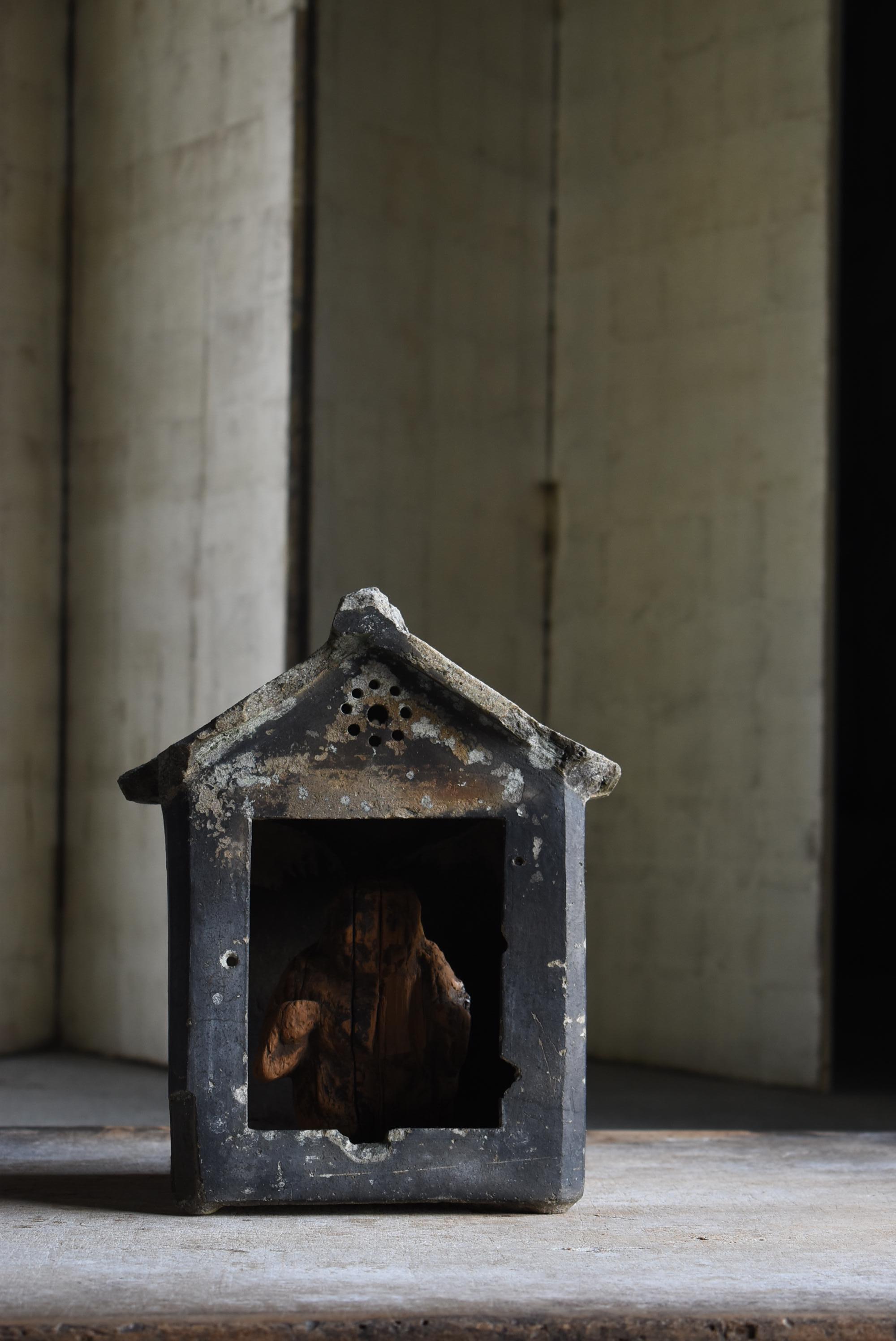 This is a small old ceramic shrine made in Japan. It is estimated to have been made during the Meiji period (1860s-1900s). This shrine, called a kawarazushi, is a small Buddhist structure used to house Buddhist statues and guardian deities, and is