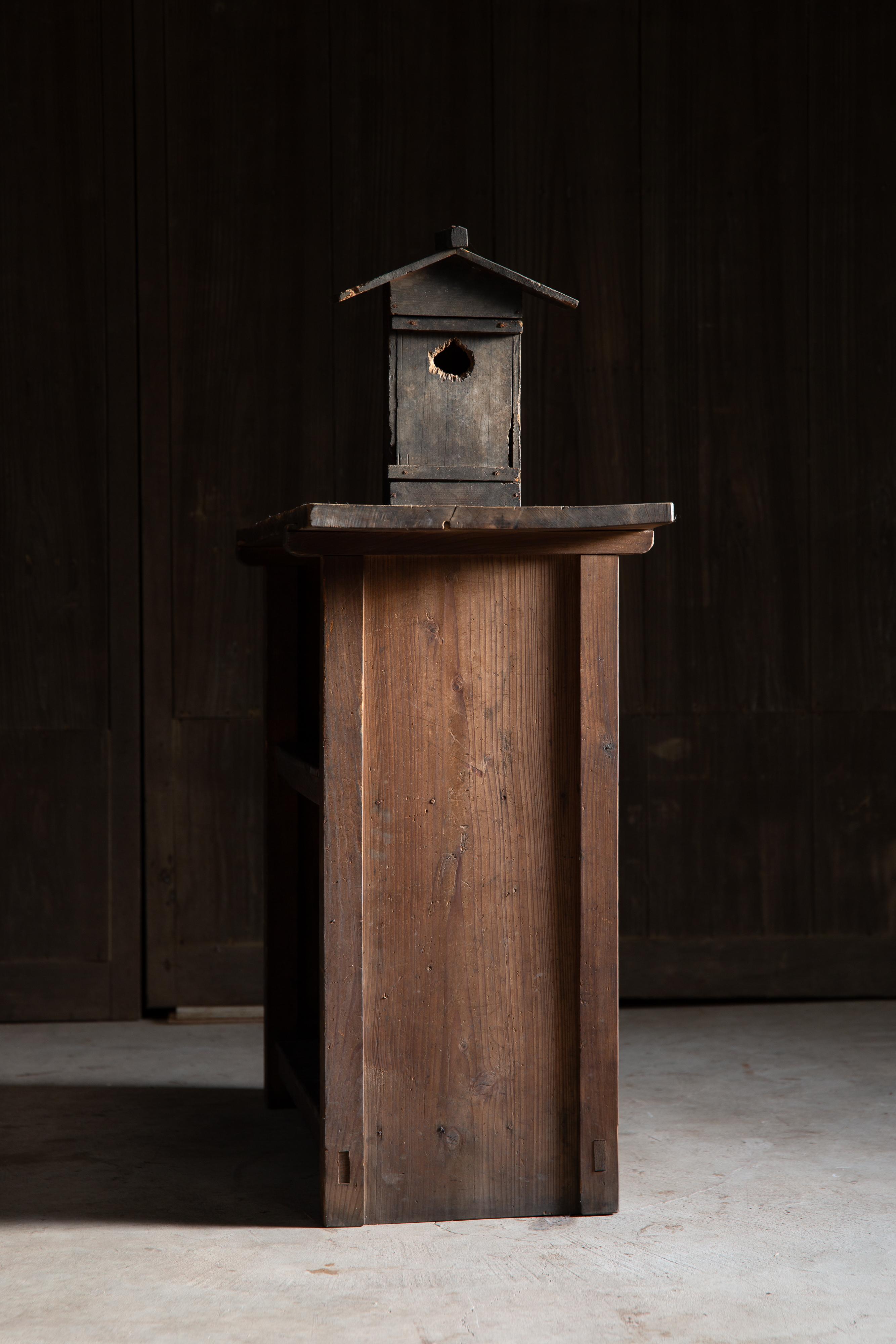 Japanese antique checkout counter w/shelf, wabi sabi side table, display stand In Good Condition For Sale In 常陸大宮市, JP