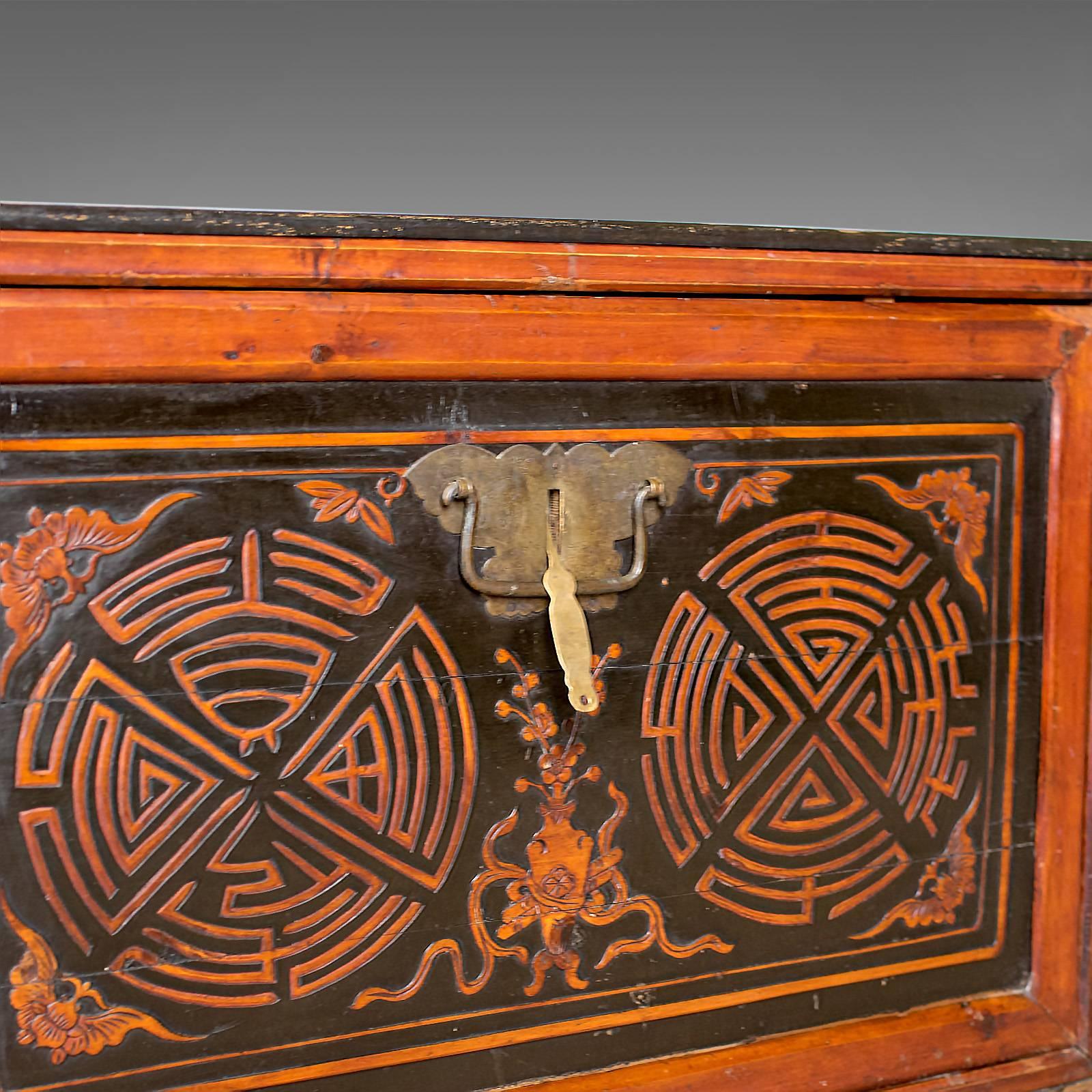 Japanese Antique Chest, Lacquered Pine Trunk, Blanket Box, Late 19th Century 1