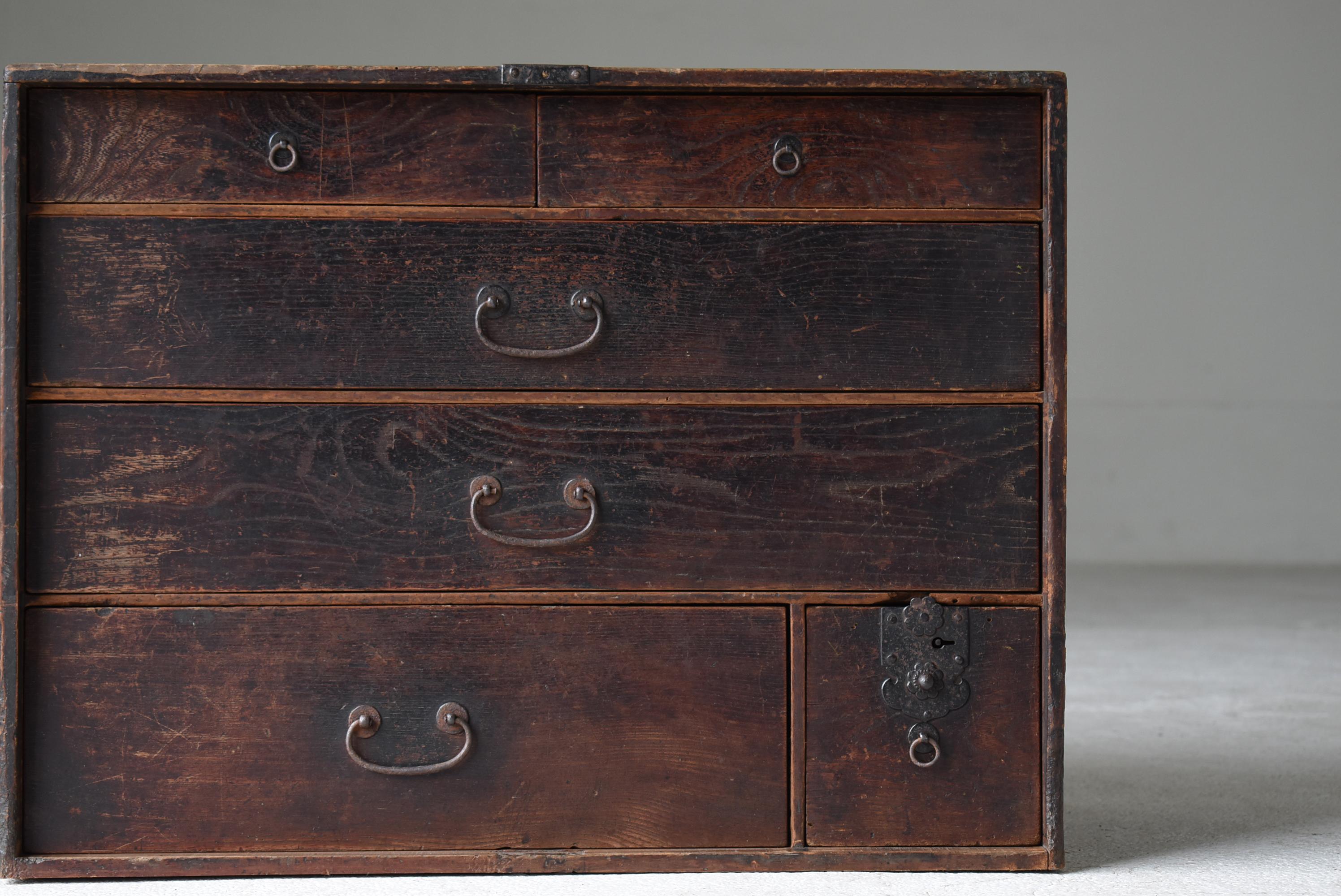 Japanese Antique Chest of Drawers 1860s-1900s / Tansu Nightstand Wabi Sabi Japonés en venta