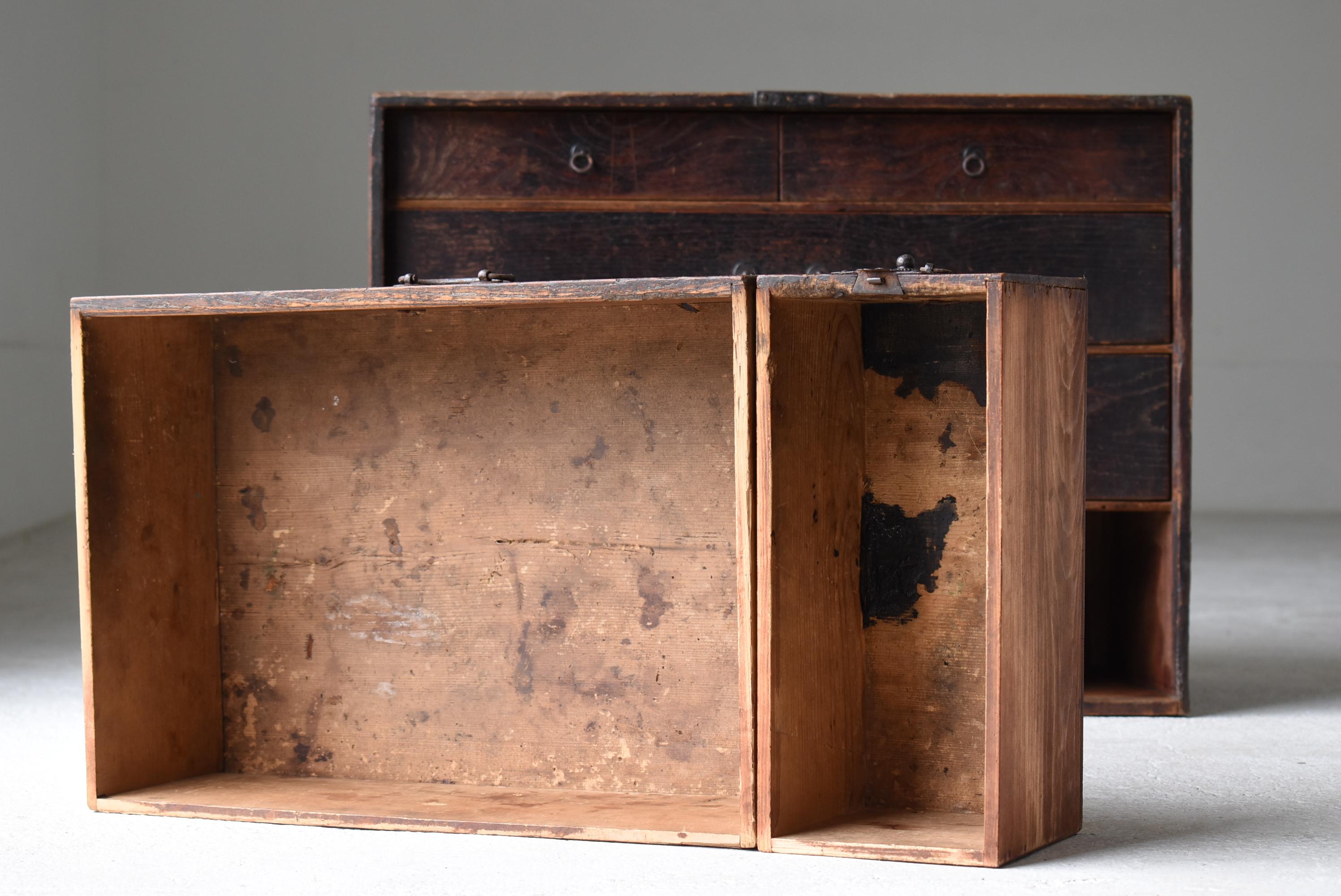 Japanese Antique Chest of Drawers 1860s-1900s / Tansu Nightstand Wabi Sabi siglo XX en venta