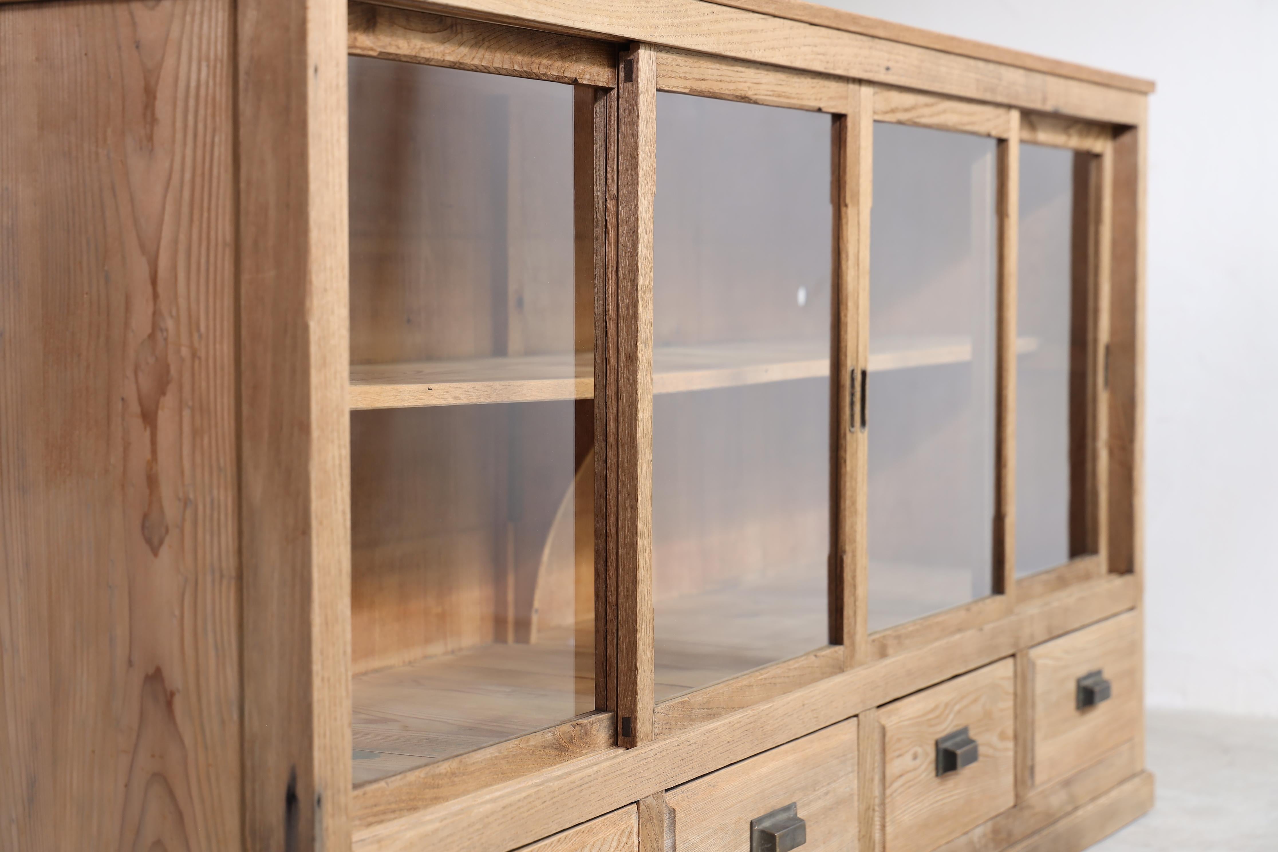 Japanischer antiker Kastanienschrank , Sideboard, Wabi Sabi, Japandi im Angebot 4