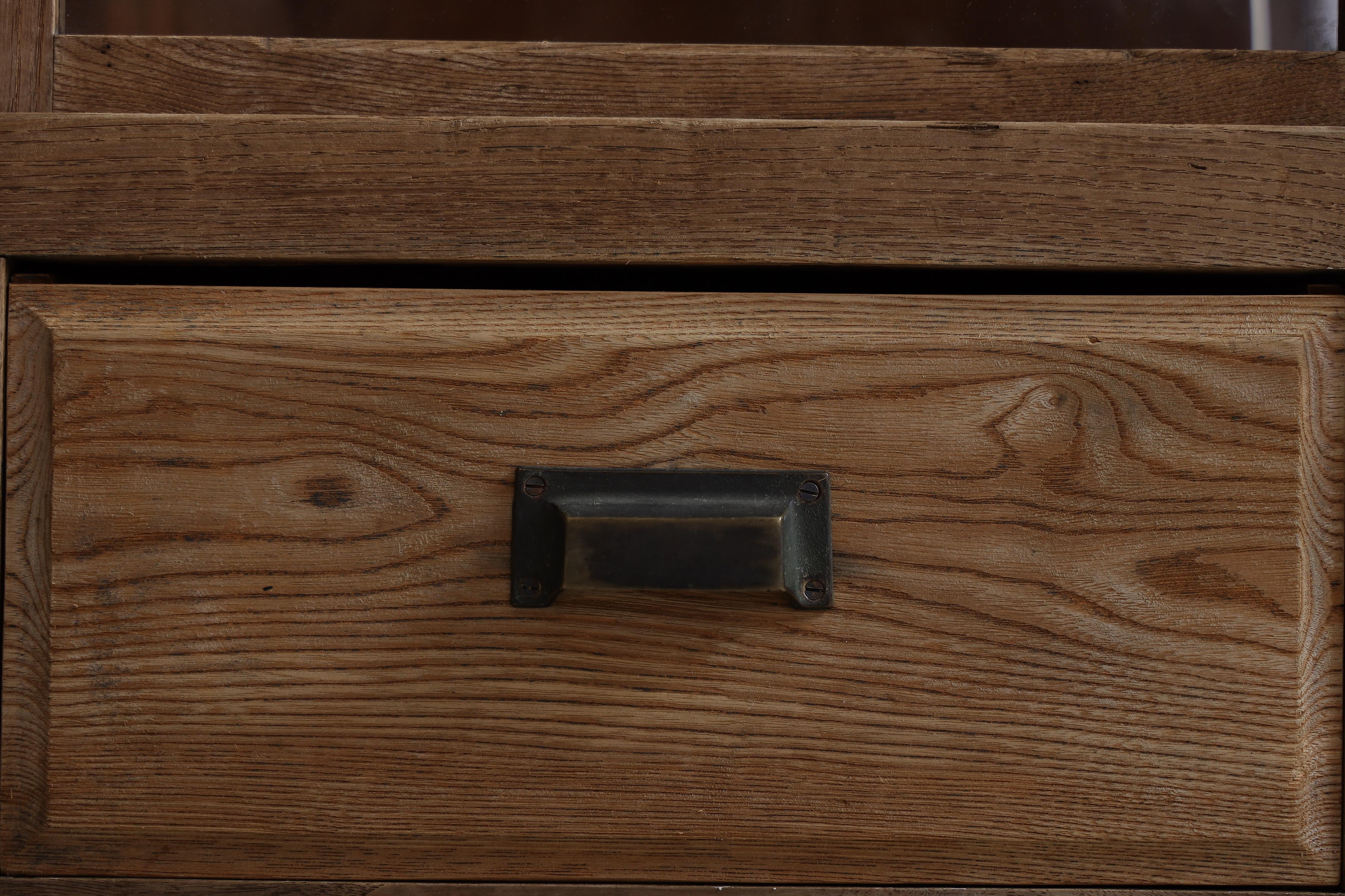 Japanischer antiker Kastanienschrank , Sideboard, Wabi Sabi, Japandi (20. Jahrhundert) im Angebot