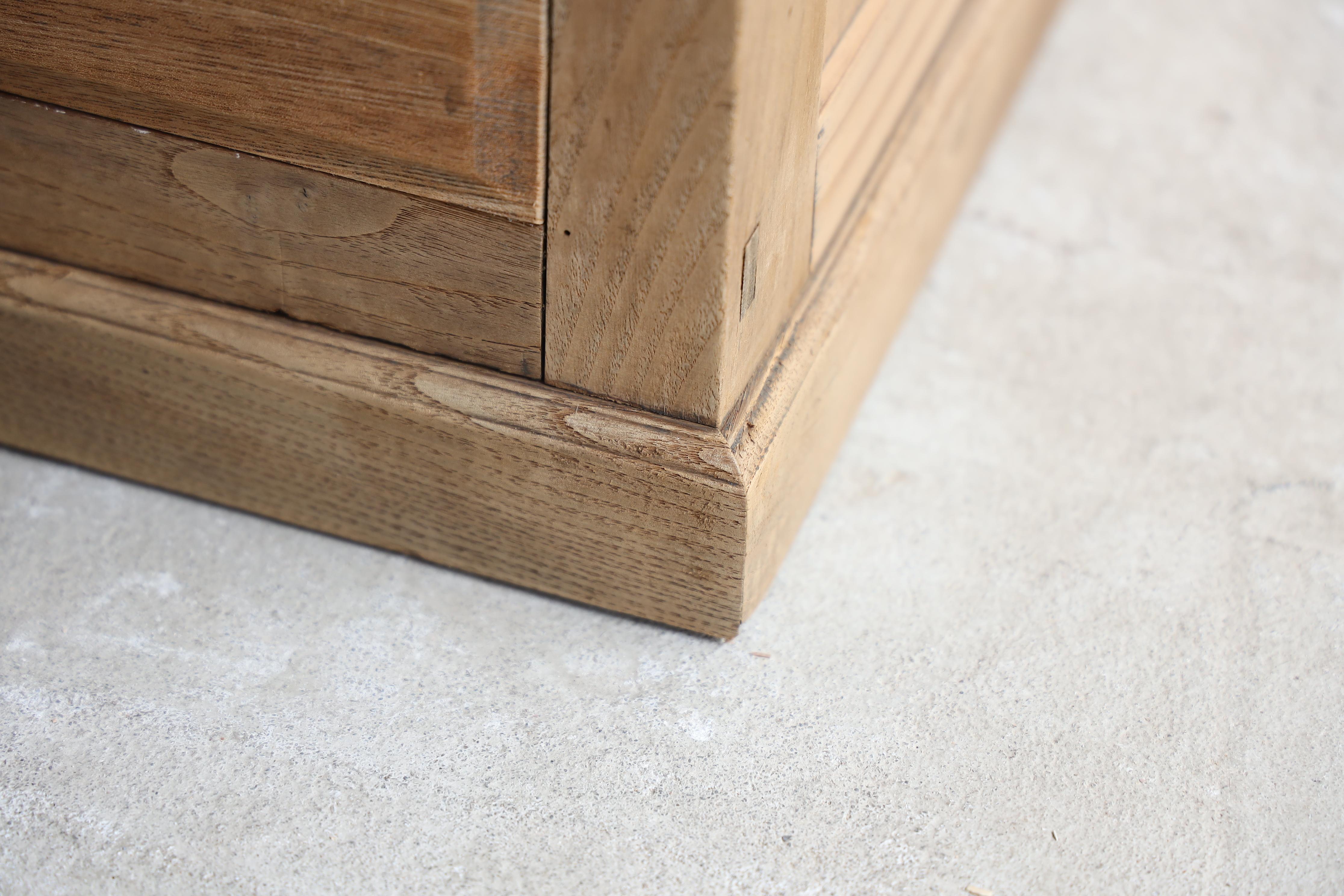 Japanischer antiker Kastanienschrank , Sideboard, Wabi Sabi, Japandi (Holz) im Angebot