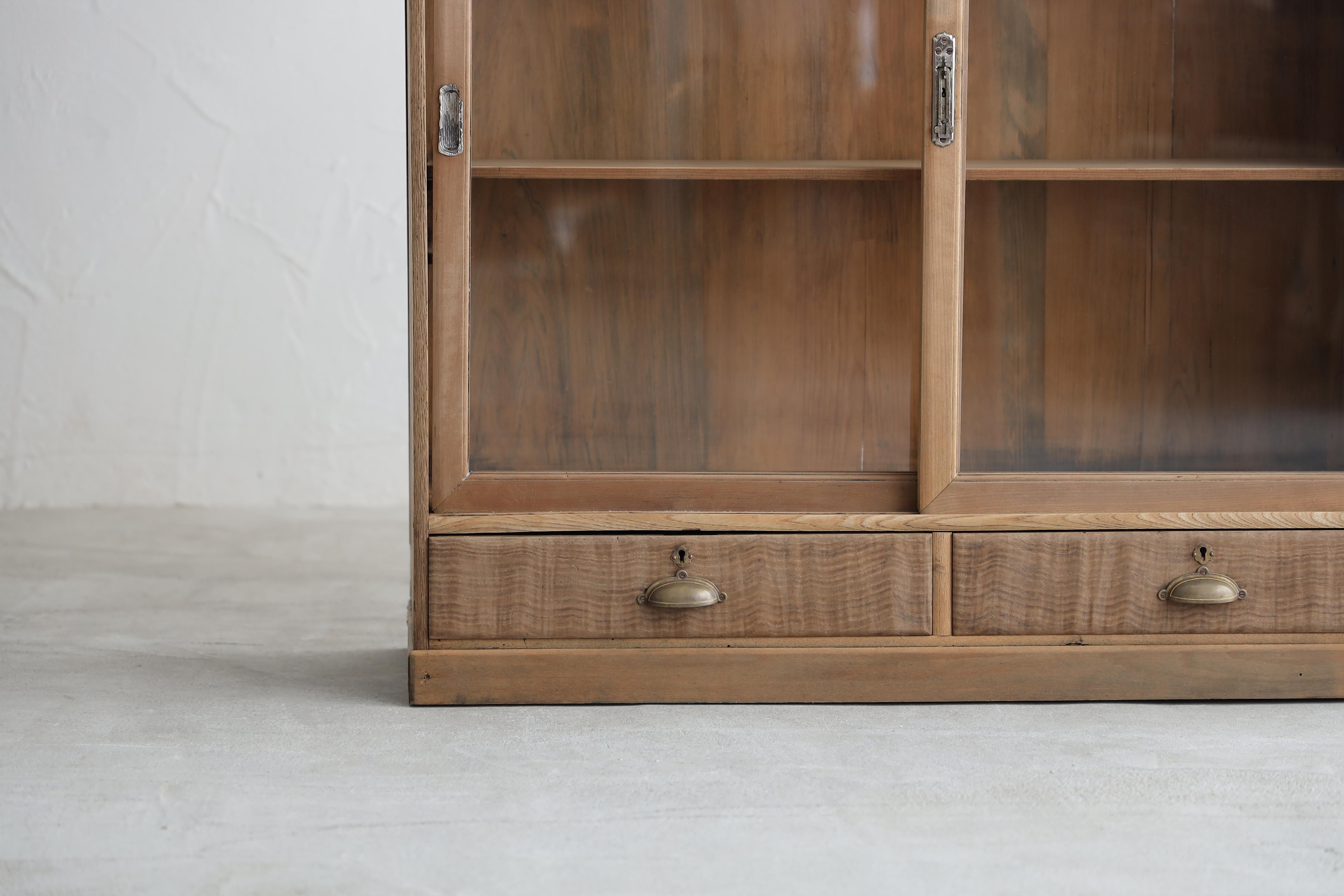 Japanische Antike Kastanienholz Schränke, Wabi Sabi, Japandi im Angebot 9