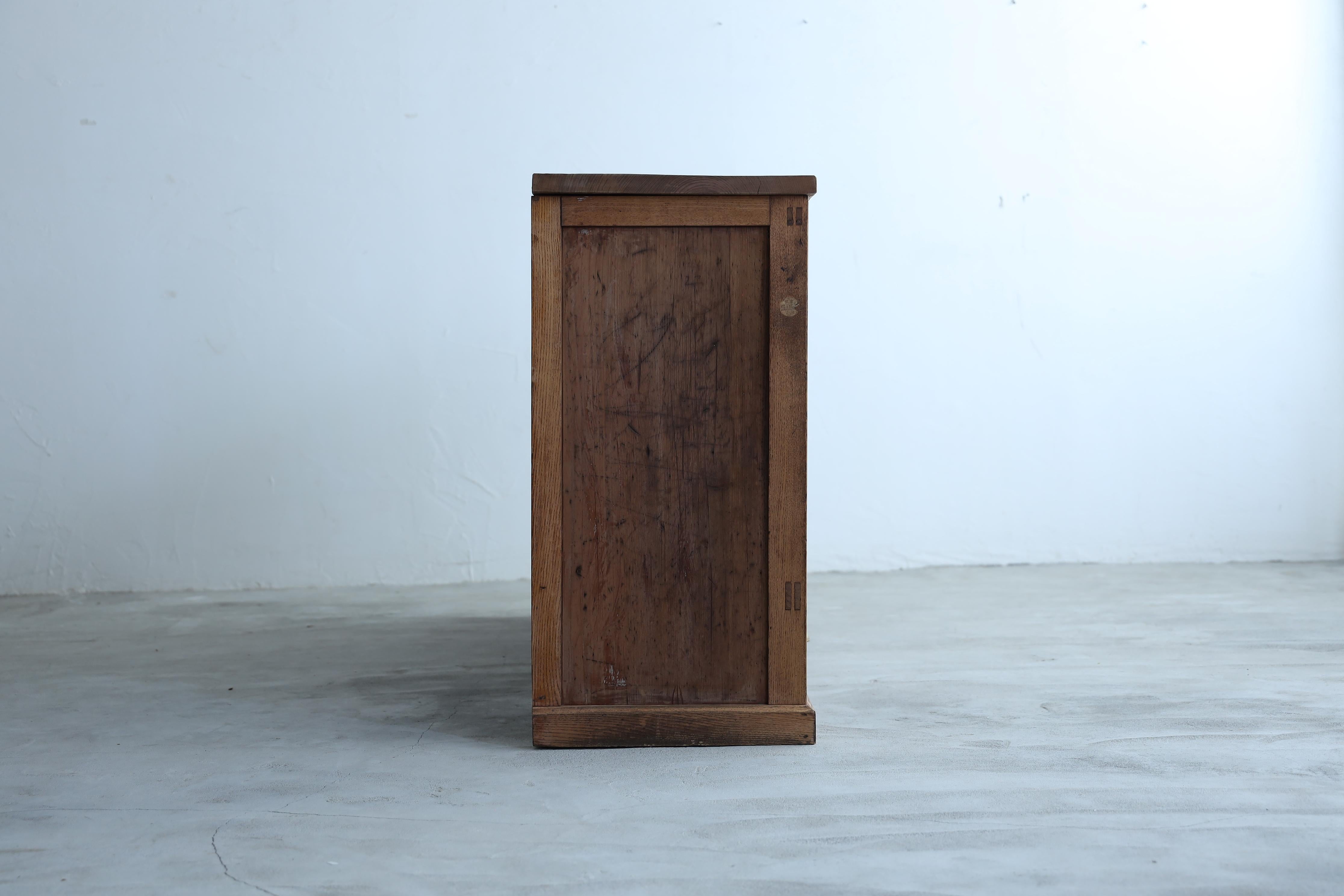Armoire japonaise ancienne à portes coulissantes en bois de châtaignier, Wabi Sabi, Japandi en vente 4