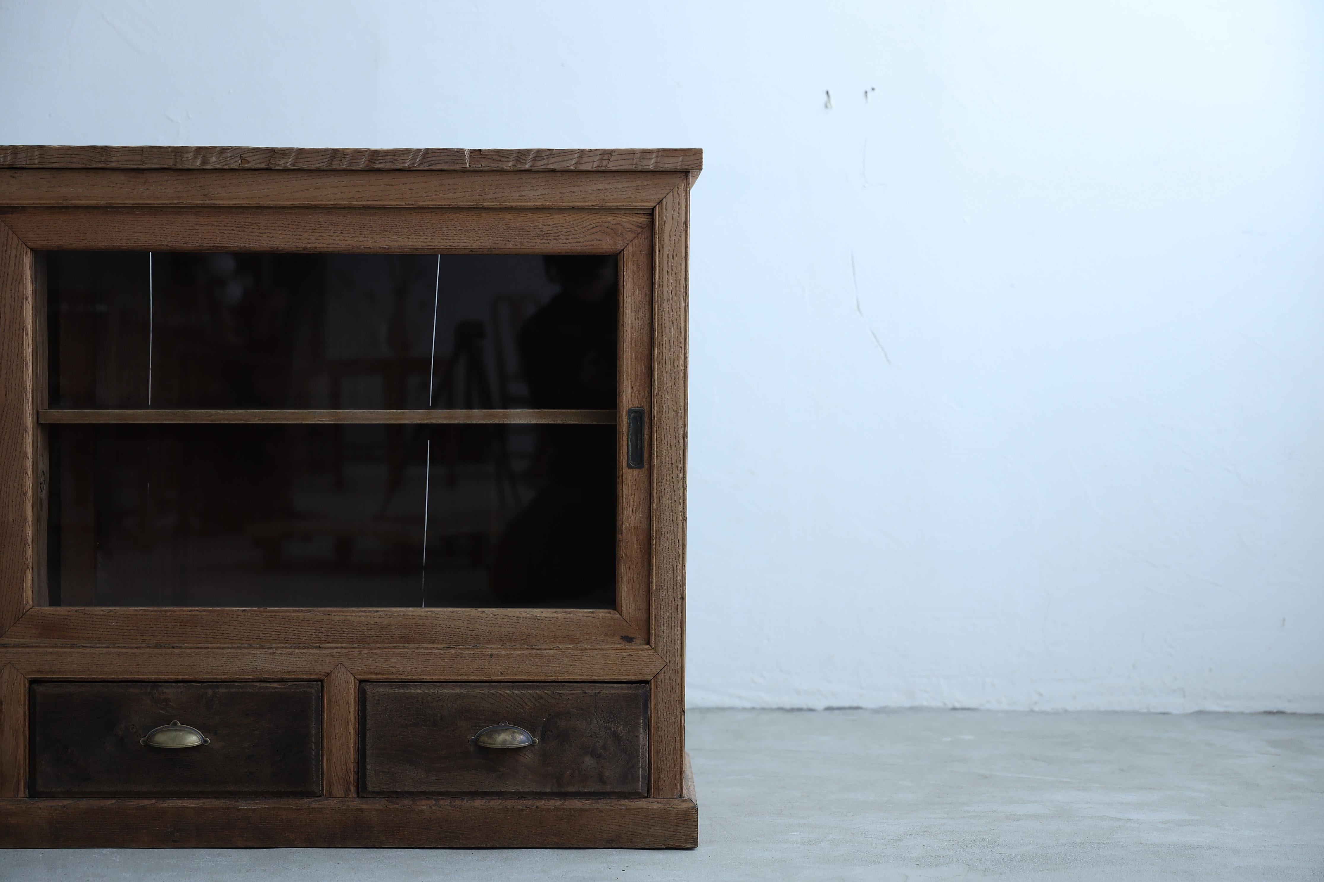Taisho Armoire japonaise ancienne à portes coulissantes en bois de châtaignier, Wabi Sabi, Japandi en vente