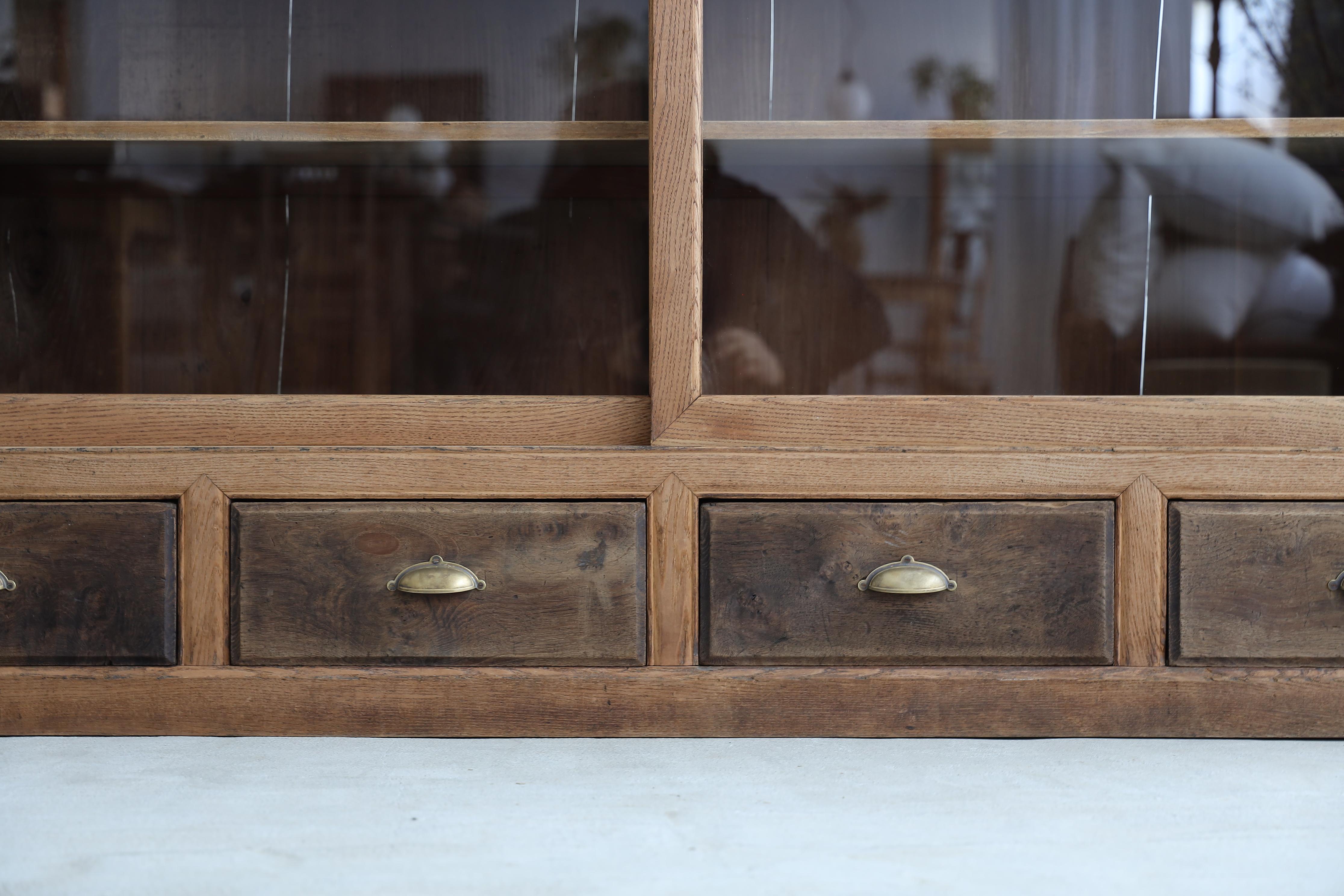 Japonais Armoire japonaise ancienne à portes coulissantes en bois de châtaignier, Wabi Sabi, Japandi en vente