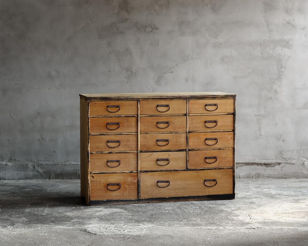 Japanische antike Kommoden,  Meiji-Ära'1868-1912'Wabi Sabi (Meiji-Periode) im Angebot