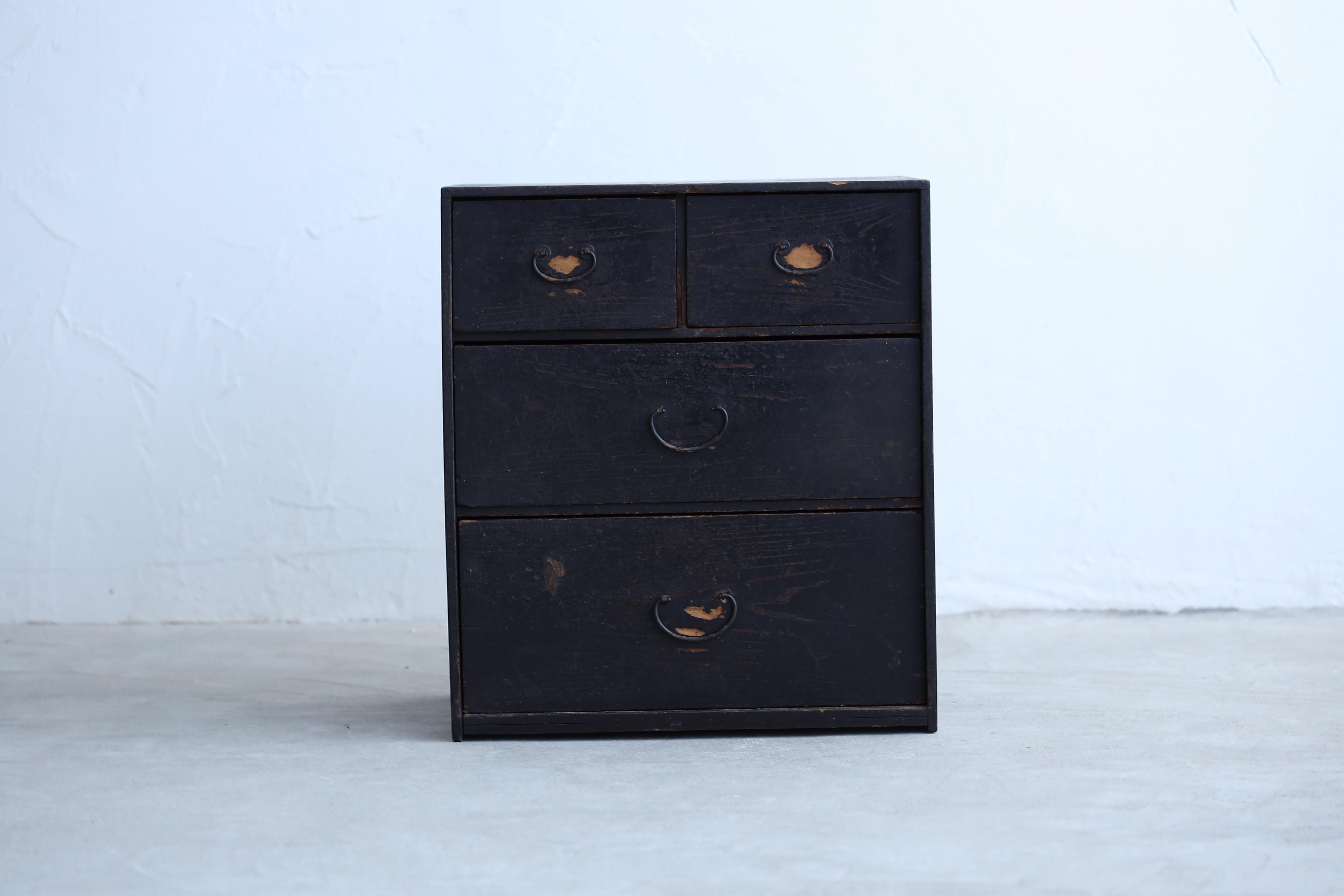 Japanische antike Kommoden, Wabi-Sabi (Holz) im Angebot