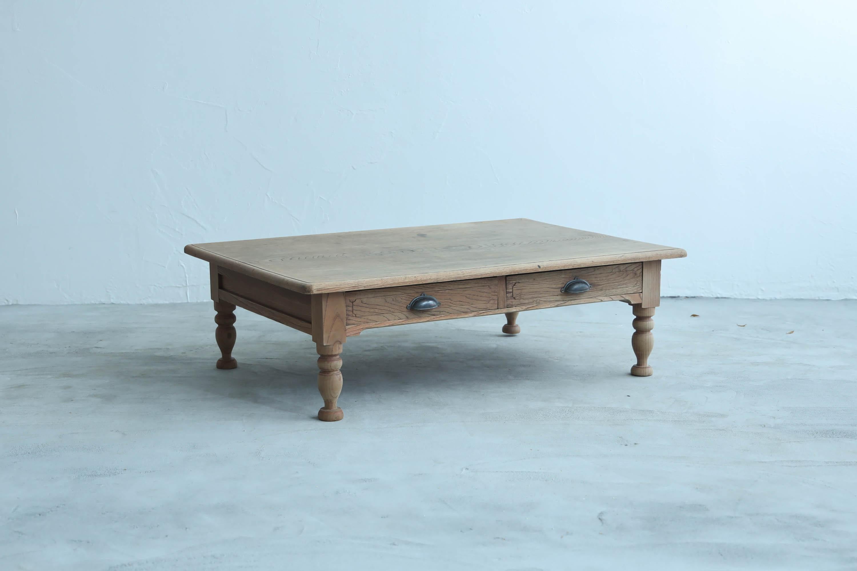 This is a Japanese antique coffee table produced in the Taisho period(1912-1926 CE) .

This furniture was made by applying traditional techniques used in Japanese shrines.

The top panel is made of a single piece of zelkova, a high-grade wood.
