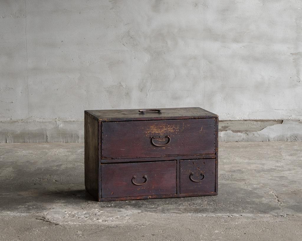 Japonais Coffre compact japonais ancien de l'ère Meiji (1868-1912)Wabi Sabi en vente