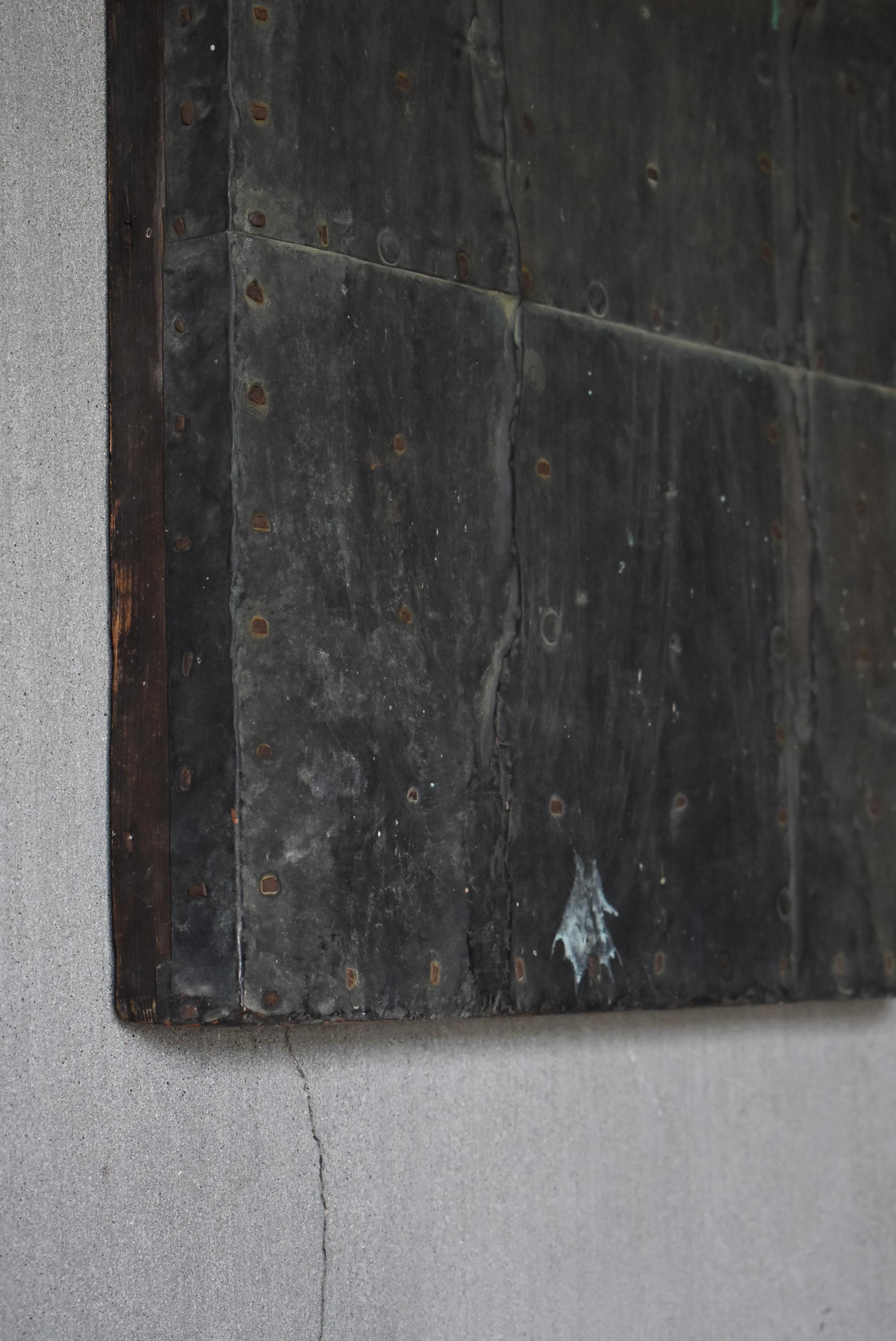 Japanese Antique Copper-Clad Door 1860s-1900s / Abstract Art Wabisabi In Good Condition For Sale In Chōsei District Nagara, JP