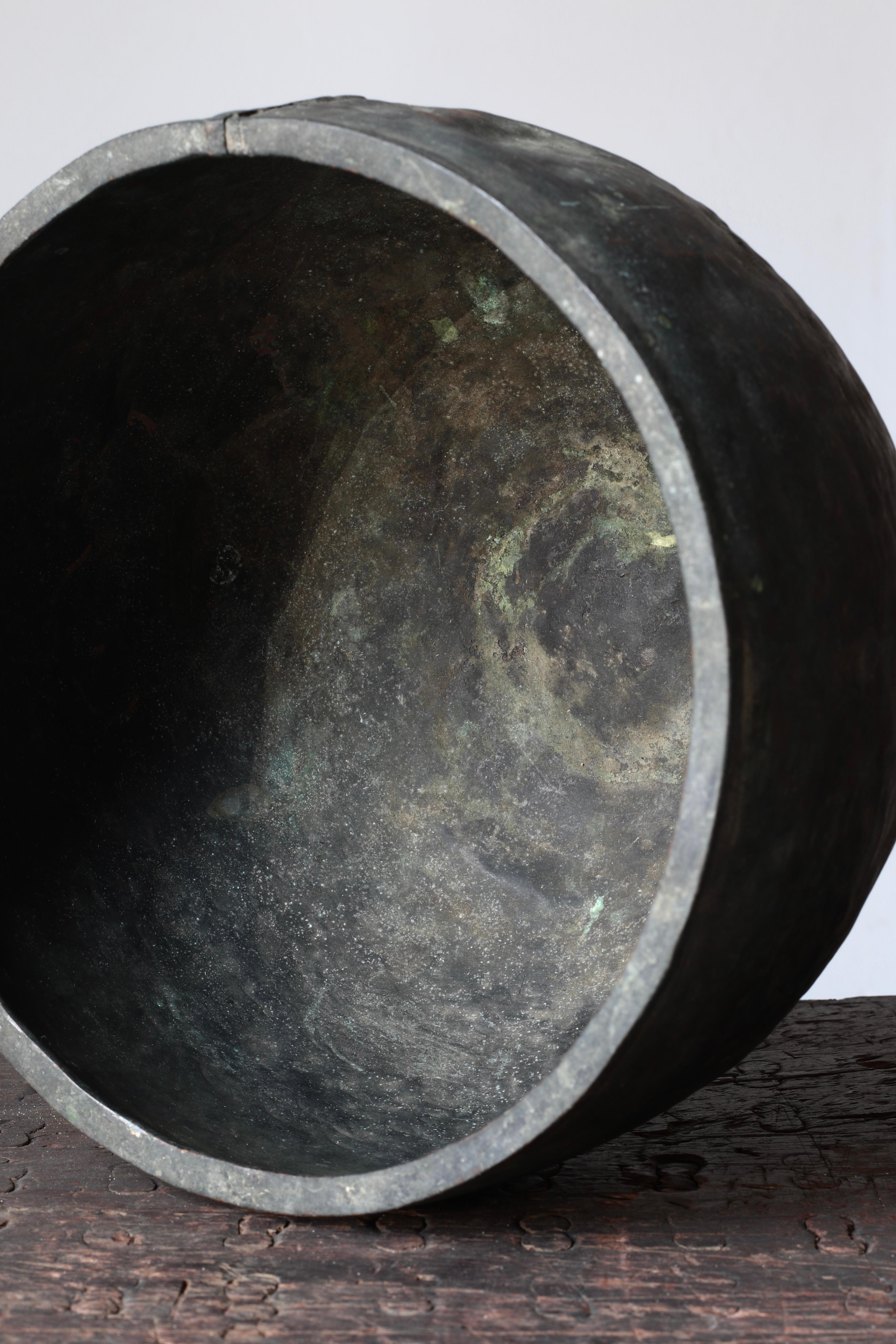 Cuenco japonés antiguo de cobre / Objeto / 1800-1900 / Wabi-sabi Mingei siglo XIX en venta