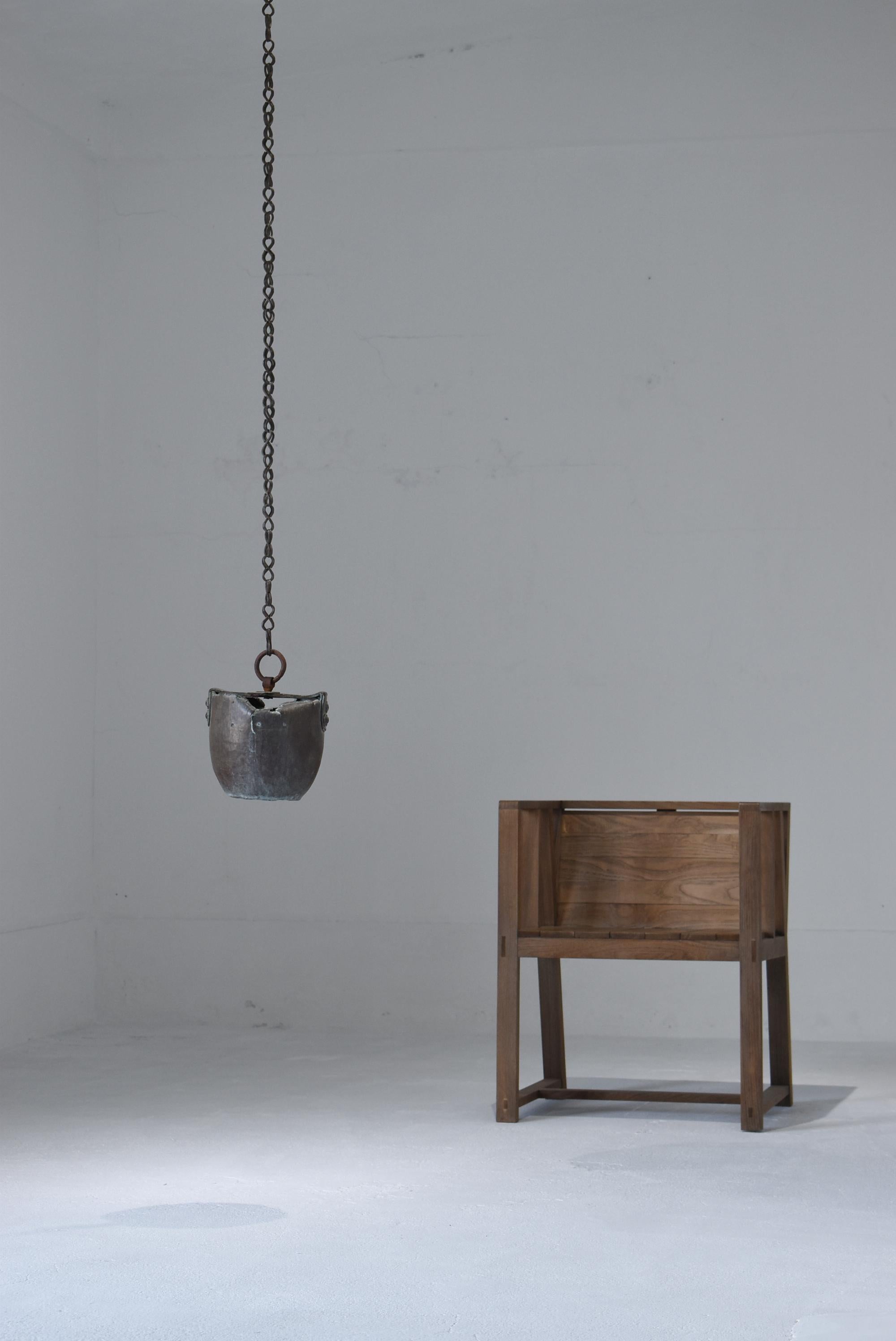 Il s'agit d'une ancienne baignoire en cuivre fabriquée au Japon.
Il a été fabriqué pendant la période Edo (années 1800-1860) et utilisé comme outil pour tirer de l'eau d'un puits.
Cet outil fait partie des outils de la vie quotidienne qui sont