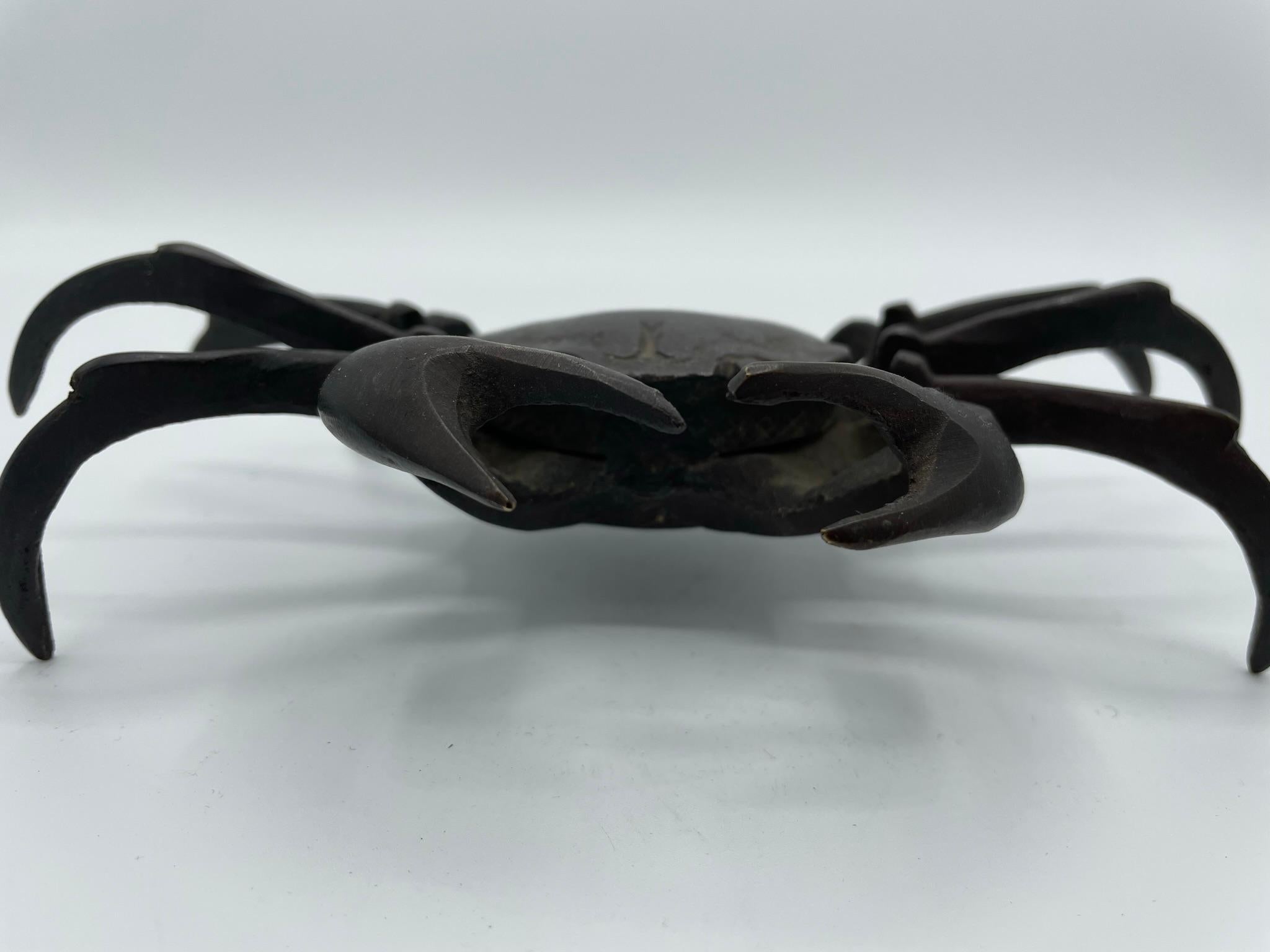 Object of crab with bronze:
A very precious object made before the second world war, when bronze was rare to find.

-Details-
Era: Showa (around 1930-1939)
Materials: bronze

Dimensions (cm):
9.5 × 19 × H 4.8.