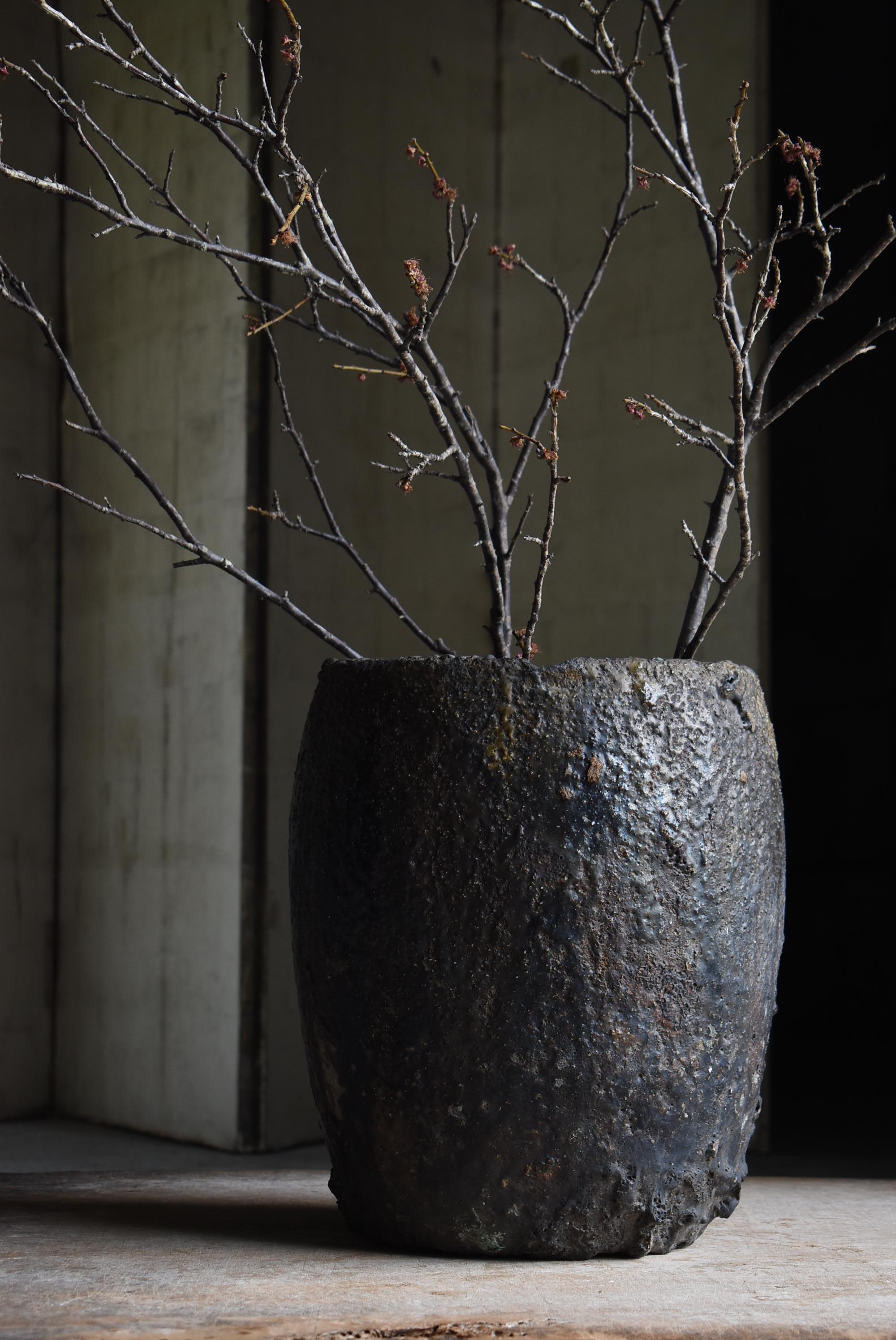 Japanese Antique Crucible 1900s-1920s / Flower Vase Wabi Sabi For Sale 8