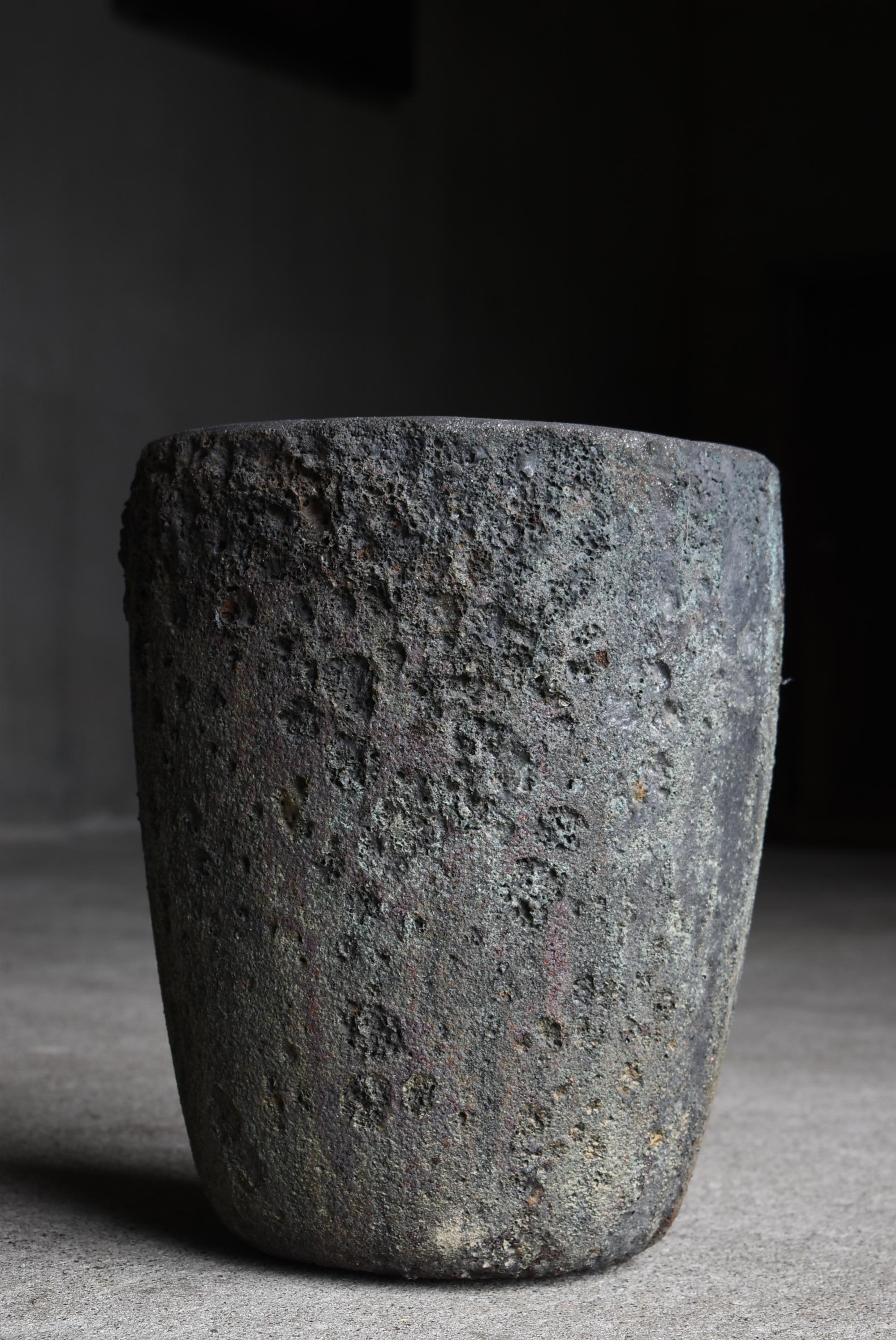 Crogiolo antico giapponese 1920-1940 / Vaso di fiori Wabisabi in vendita 5