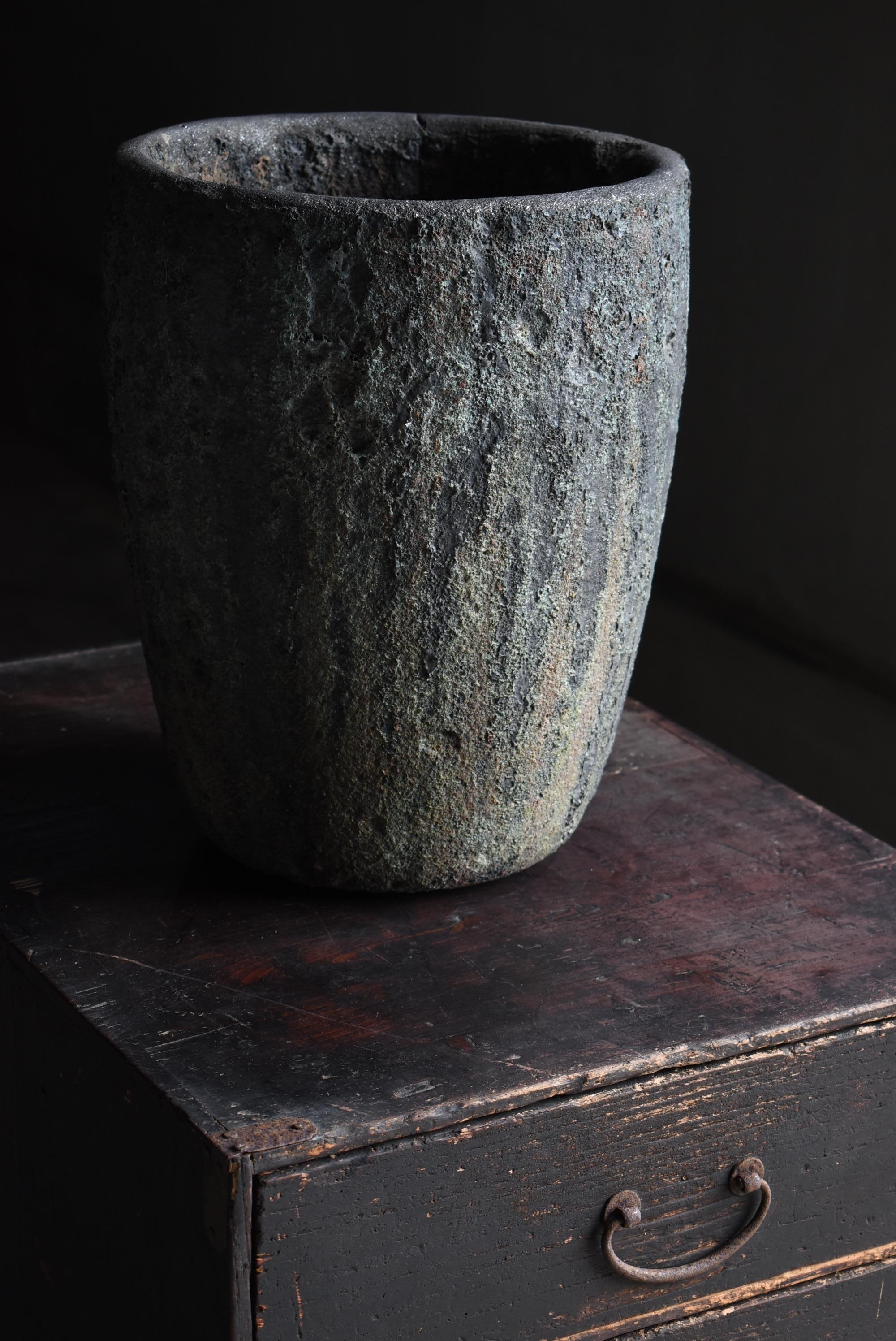 Showa Crogiolo antico giapponese 1920-1940 / Vaso di fiori Wabisabi in vendita