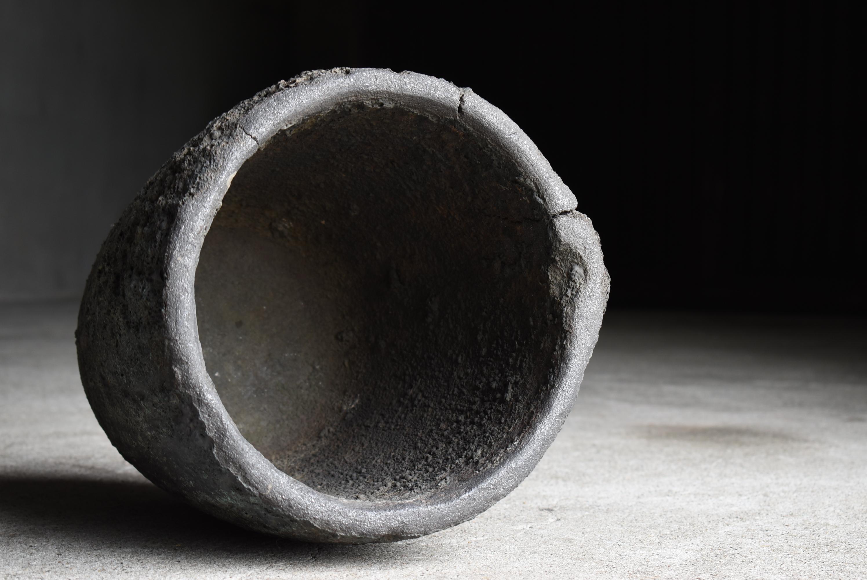 Antico crogiolo giapponese 1920-1940 / Vaso di fusione per fiori Wabisabi 7