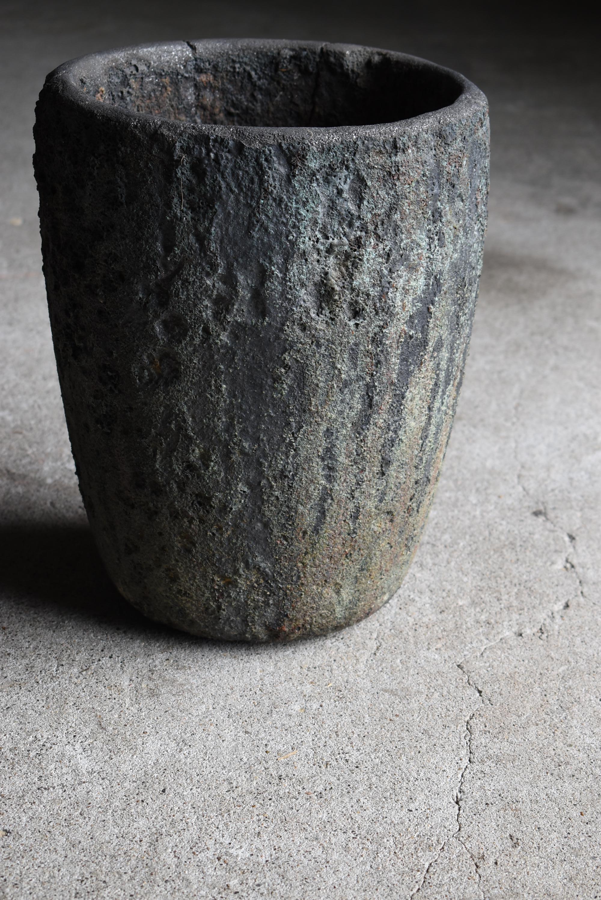 Primitivo Antico crogiolo giapponese 1920-1940 / Vaso di fusione per fiori Wabisabi