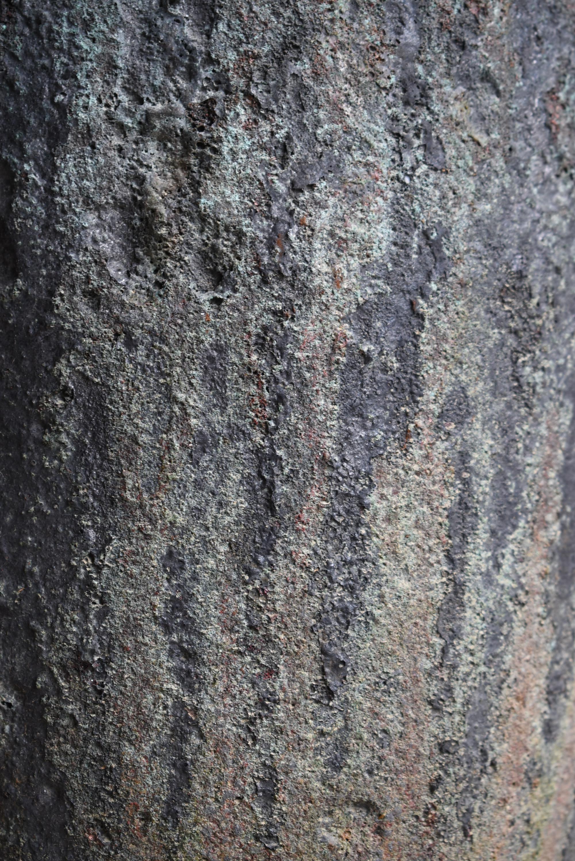 XX secolo Antico crogiolo giapponese 1920-1940 / Vaso di fusione per fiori Wabisabi