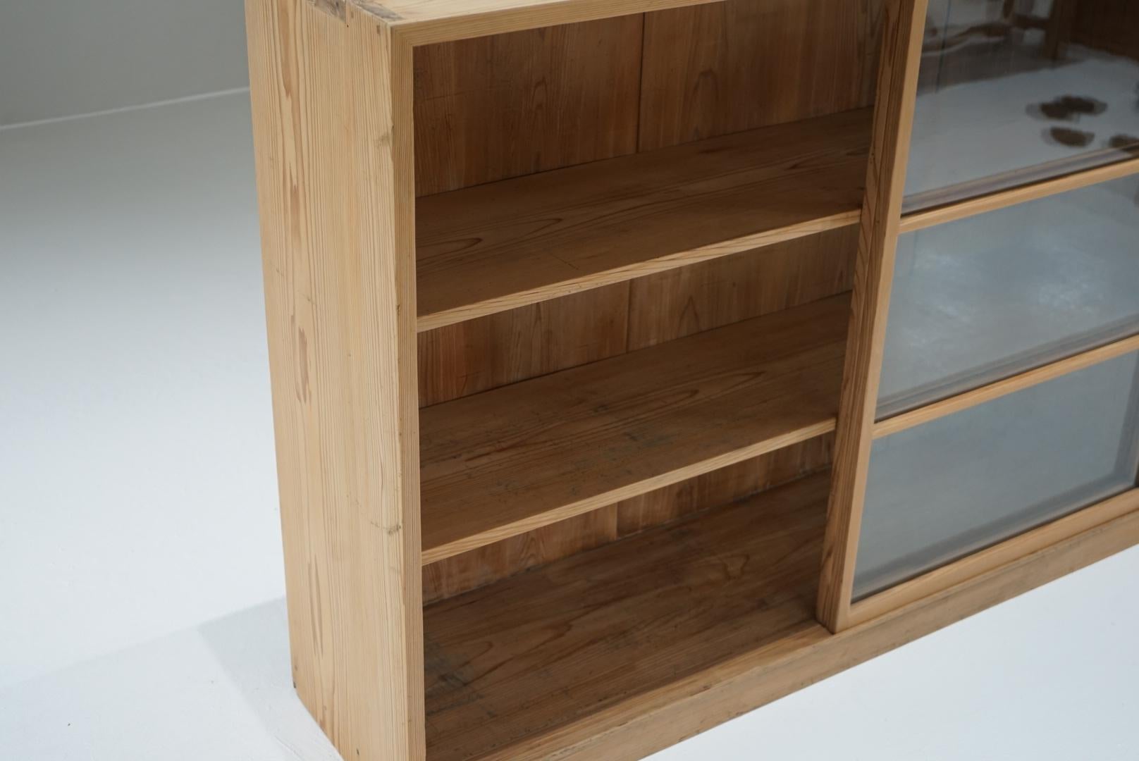Bois Antique Cupboard Cabinet Storage shelf Japandi en vente