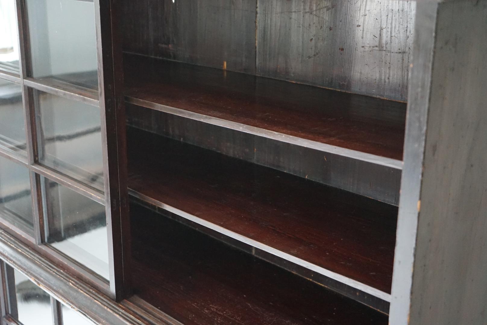 Bois Armoire ancienne japonaise Etagères de rangement Wabi-Sabi Japandi en vente