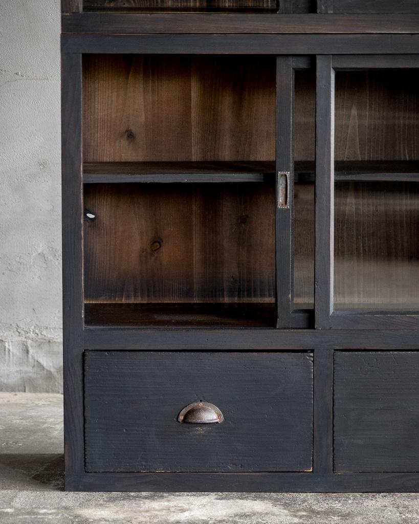 Japanese Antique Cupboard with Black Finish, Early Showa Period '1926-' For Sale 5
