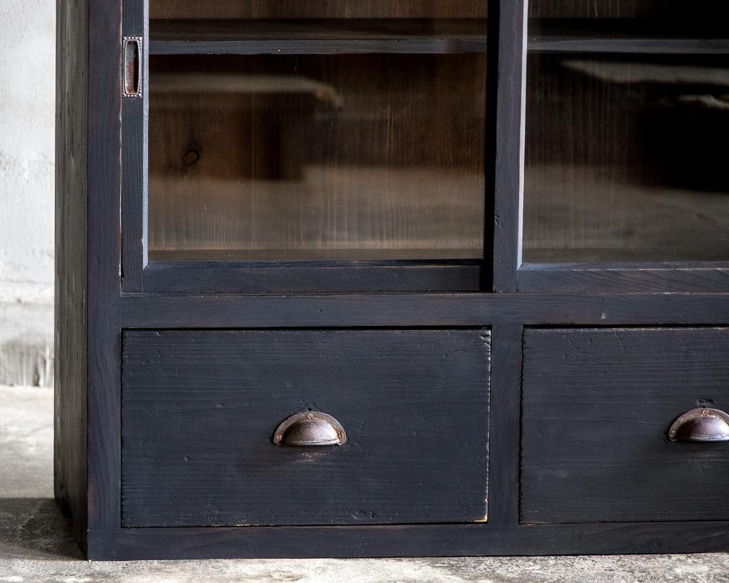 Japanese Antique Cupboard with Black Finish, Early Showa Period '1926-' For Sale 2