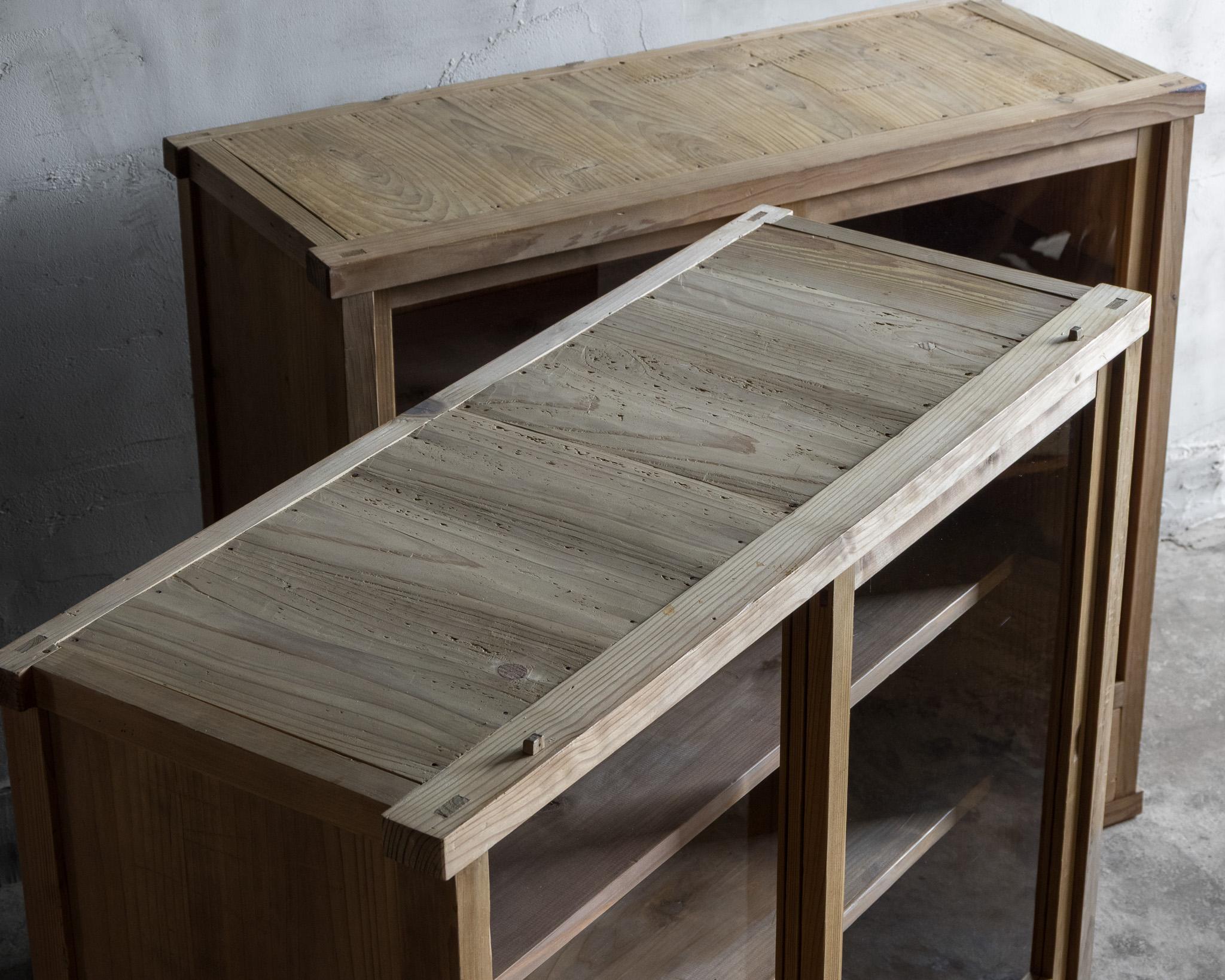 Antiker japanischer Schrank mit Glastüren, Taisho-Ära '1912-1926', Wabi Sabi im Angebot 13