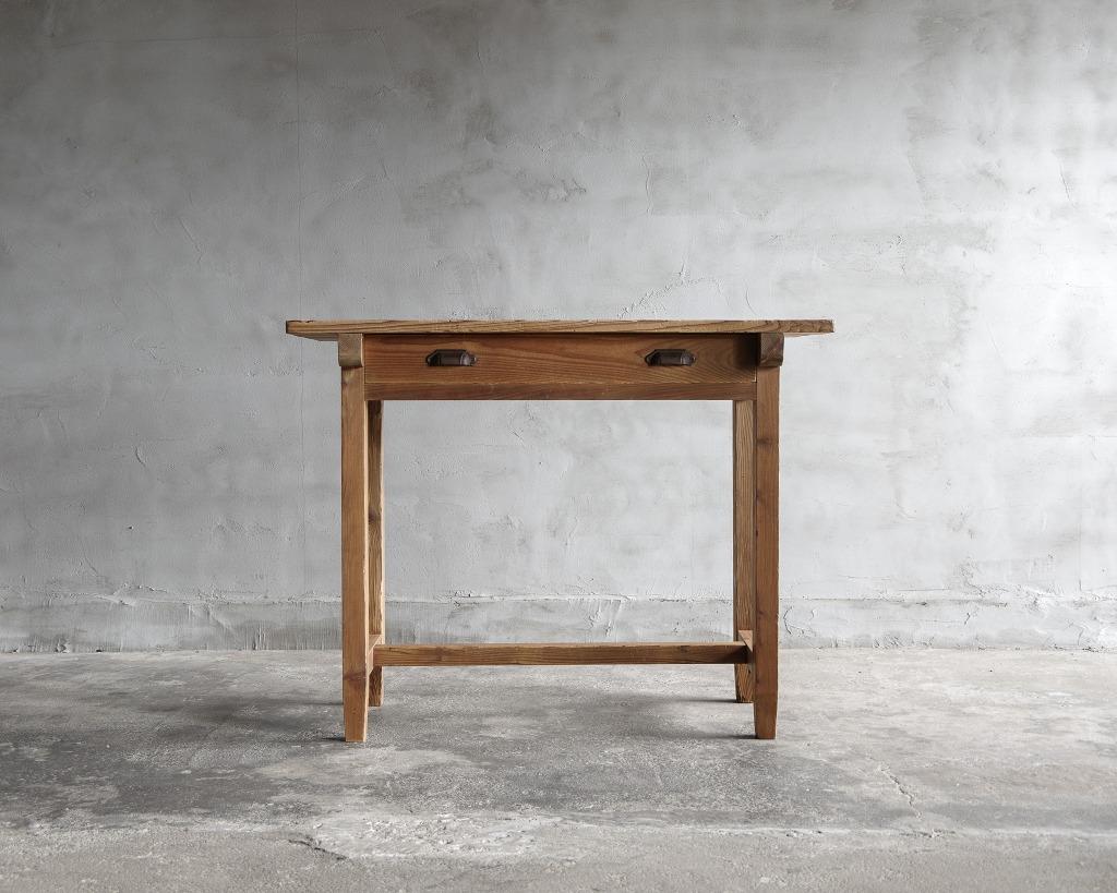 This antique desk, crafted in the Early Showa period of Japan.(1926-)

Explore our Japanese Antique Desk, meticulously crafted from cedar wood. With its distinctive and rare compact dimensions of under 50 centimeters in depth, this piece stands out