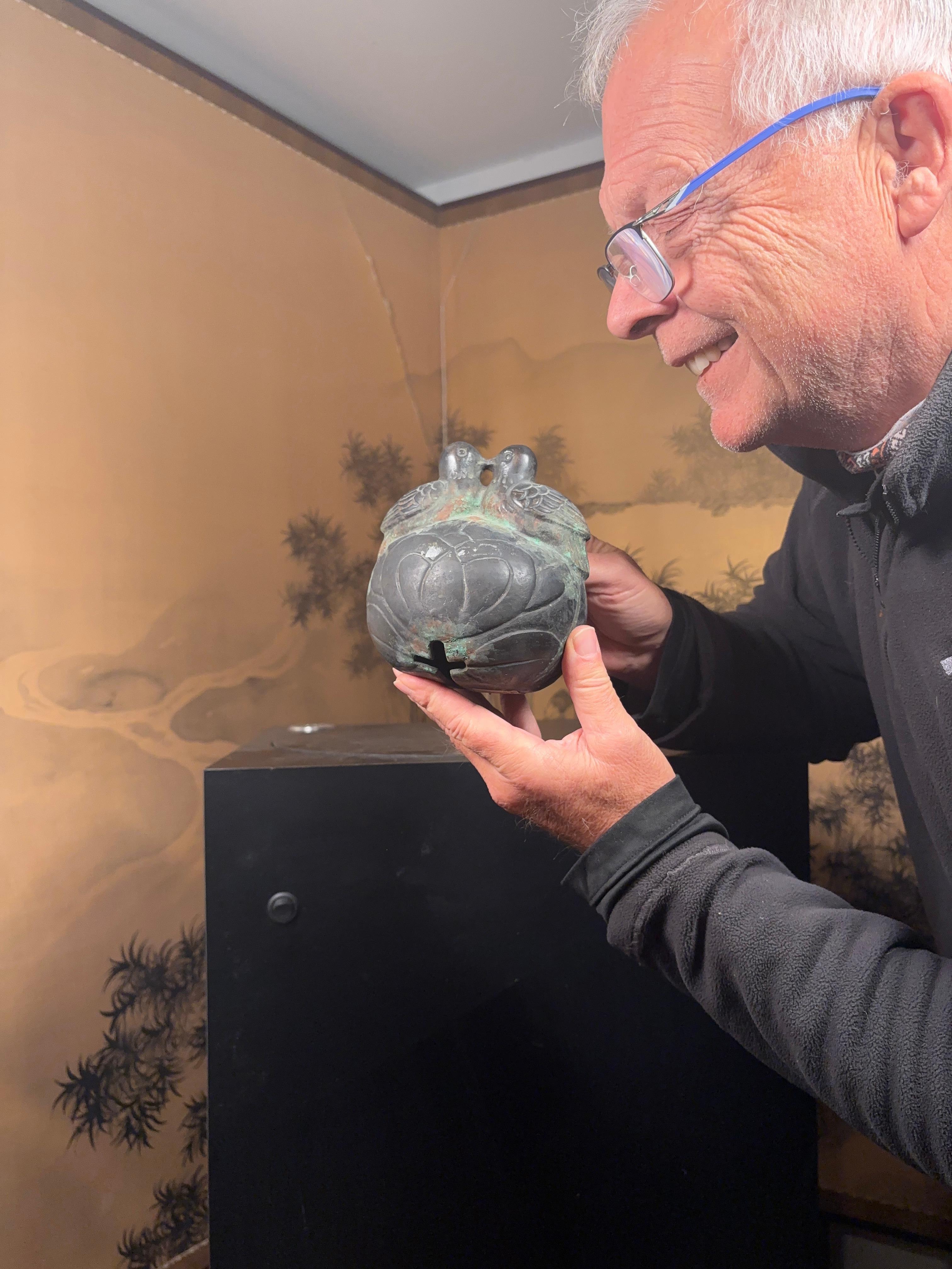 Meiji Cloche de temple shintoïste japonaise ancienne en bronze coulé à la main 