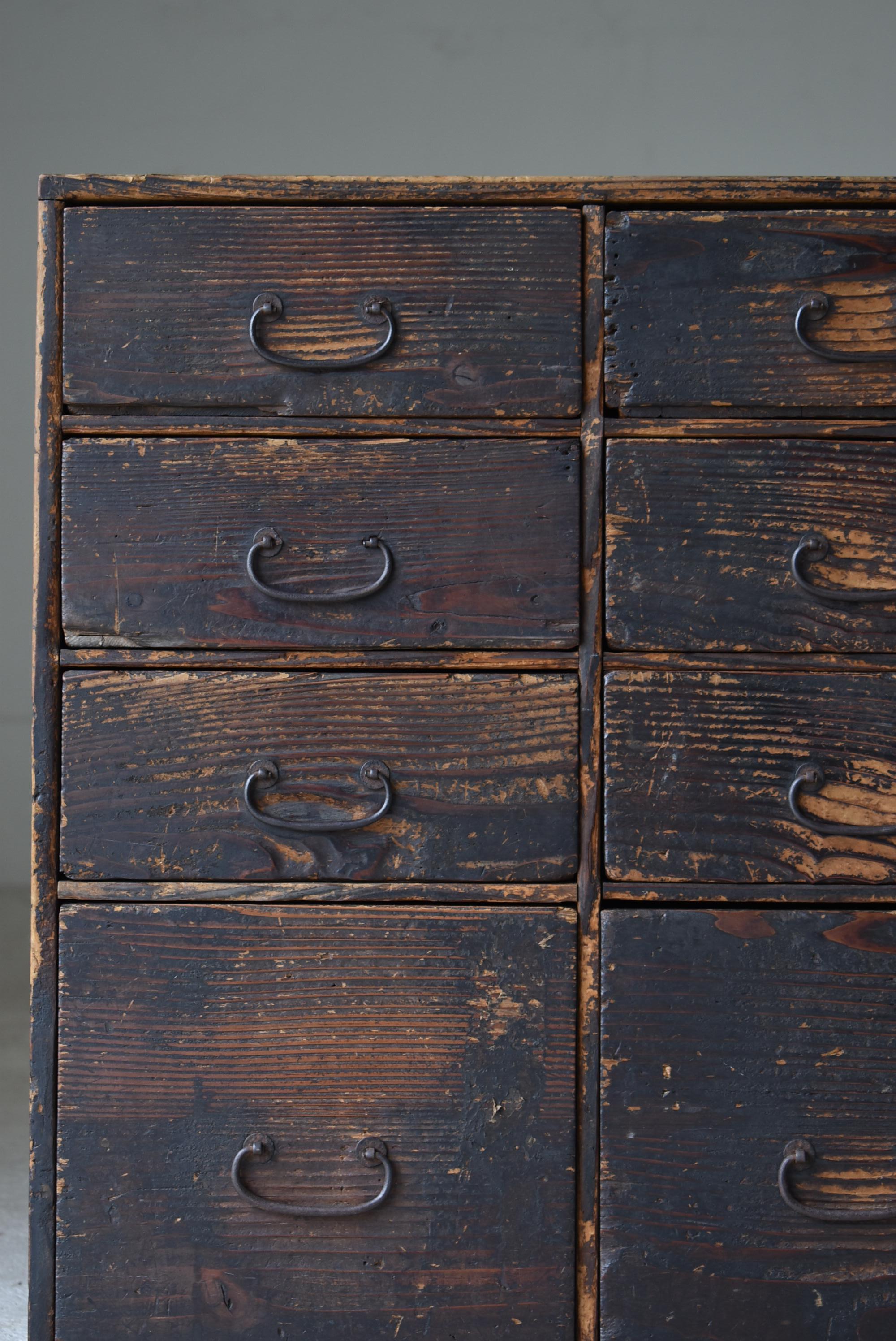 Japanese Antique Drawer 1860s-1900s/Tansu Chests of Drawers Wabi-Sabi Cabinet In Good Condition In Sammu-shi, Chiba