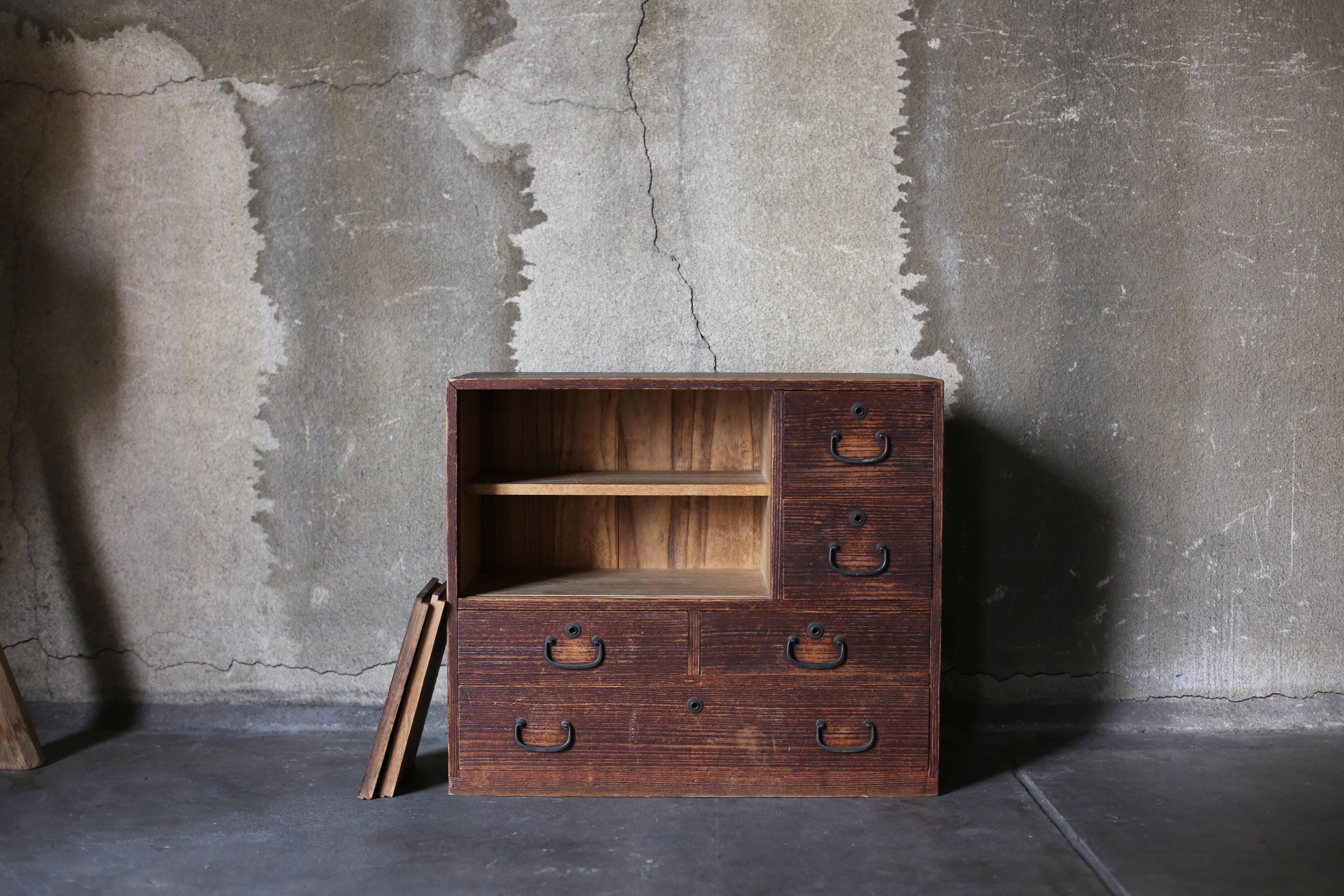 Japanische antike japanische Schublade 1920er-1940er Jahre / Paulownia Kommode (Zedernholz) im Angebot