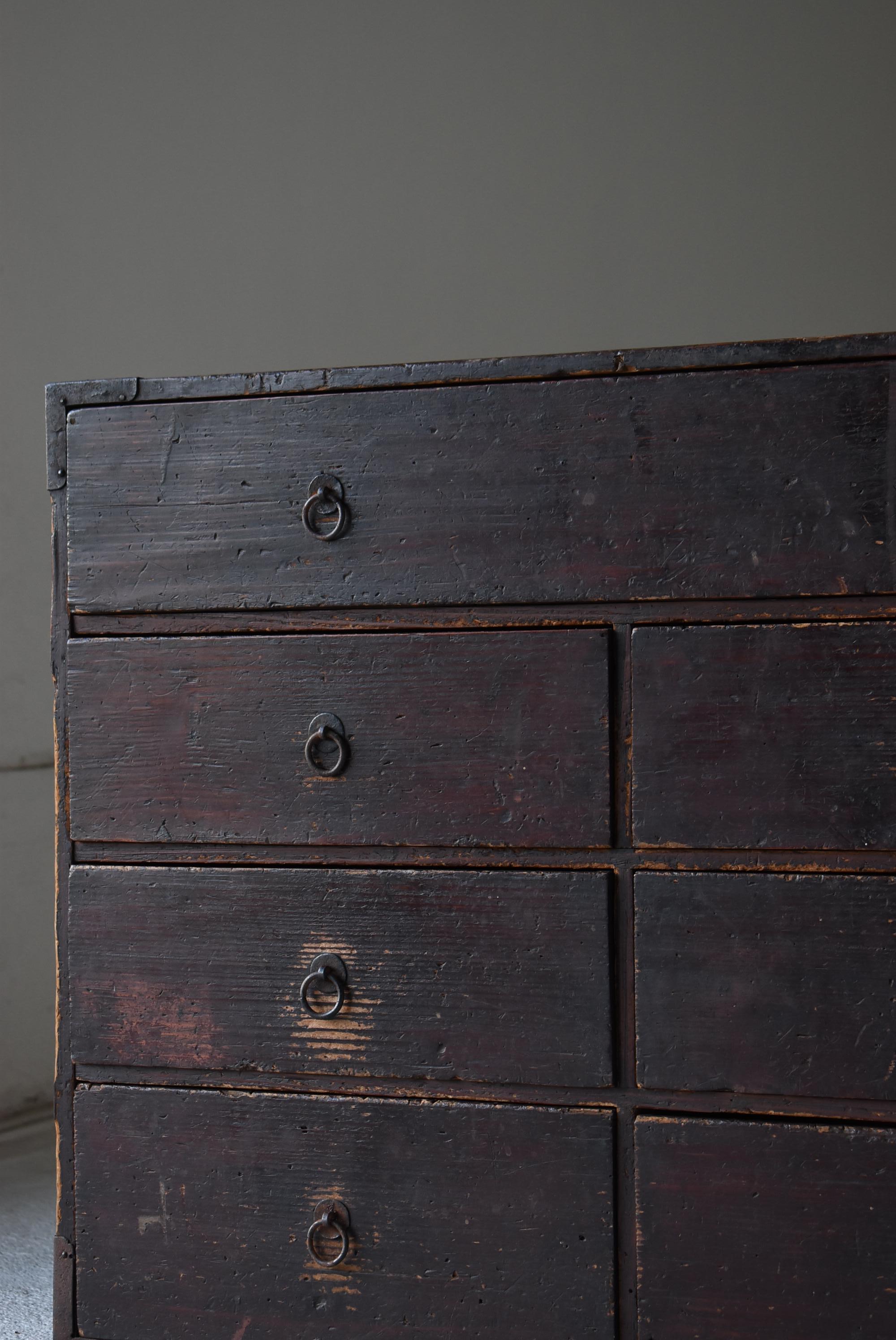 Travail du bois Coffre à tiroirs japonais ancien 1860s-1920s / Tansu Sideboard Wabi Sabi en vente