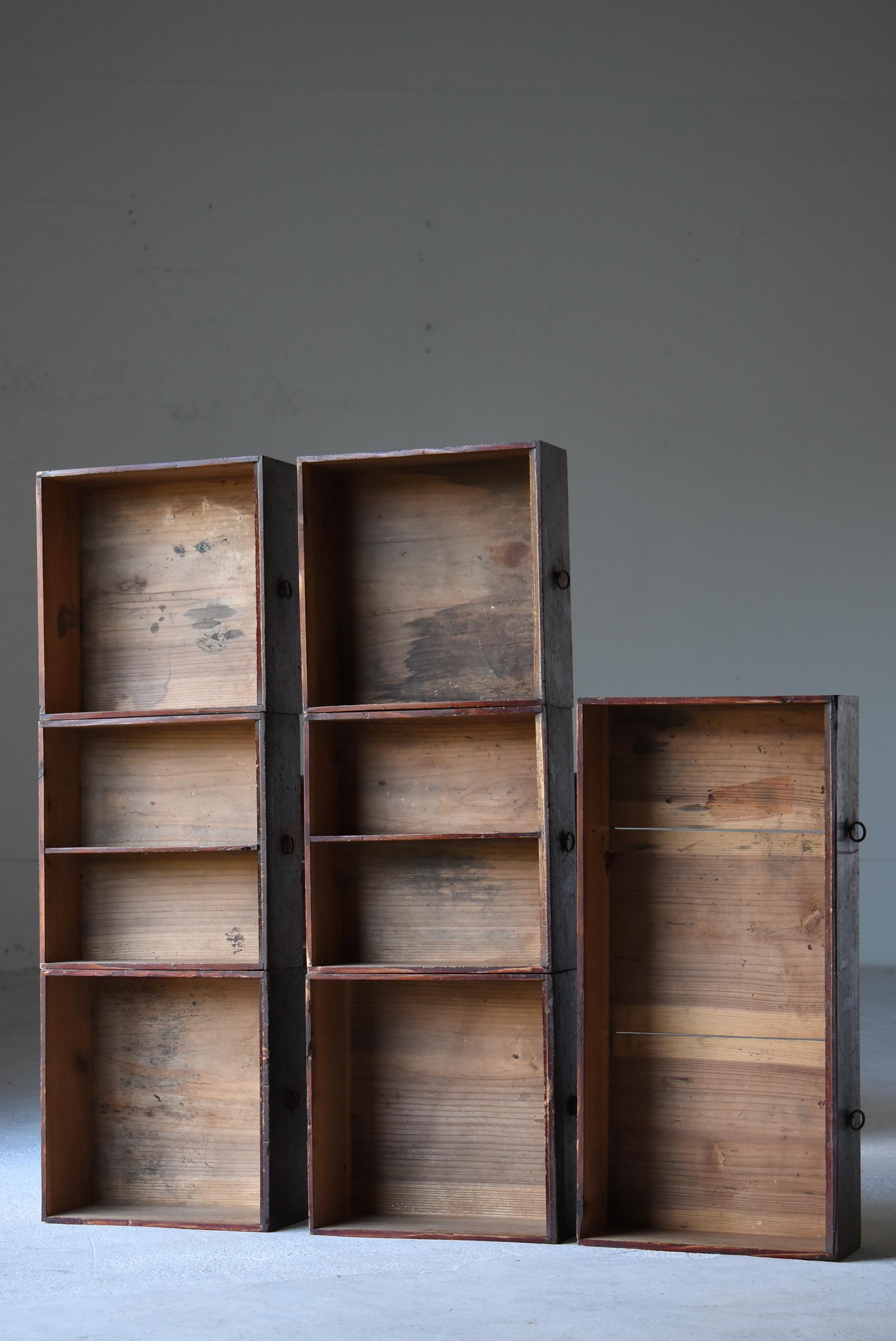 20ième siècle Coffre à tiroirs japonais ancien 1860s-1920s / Tansu Sideboard Wabi Sabi en vente