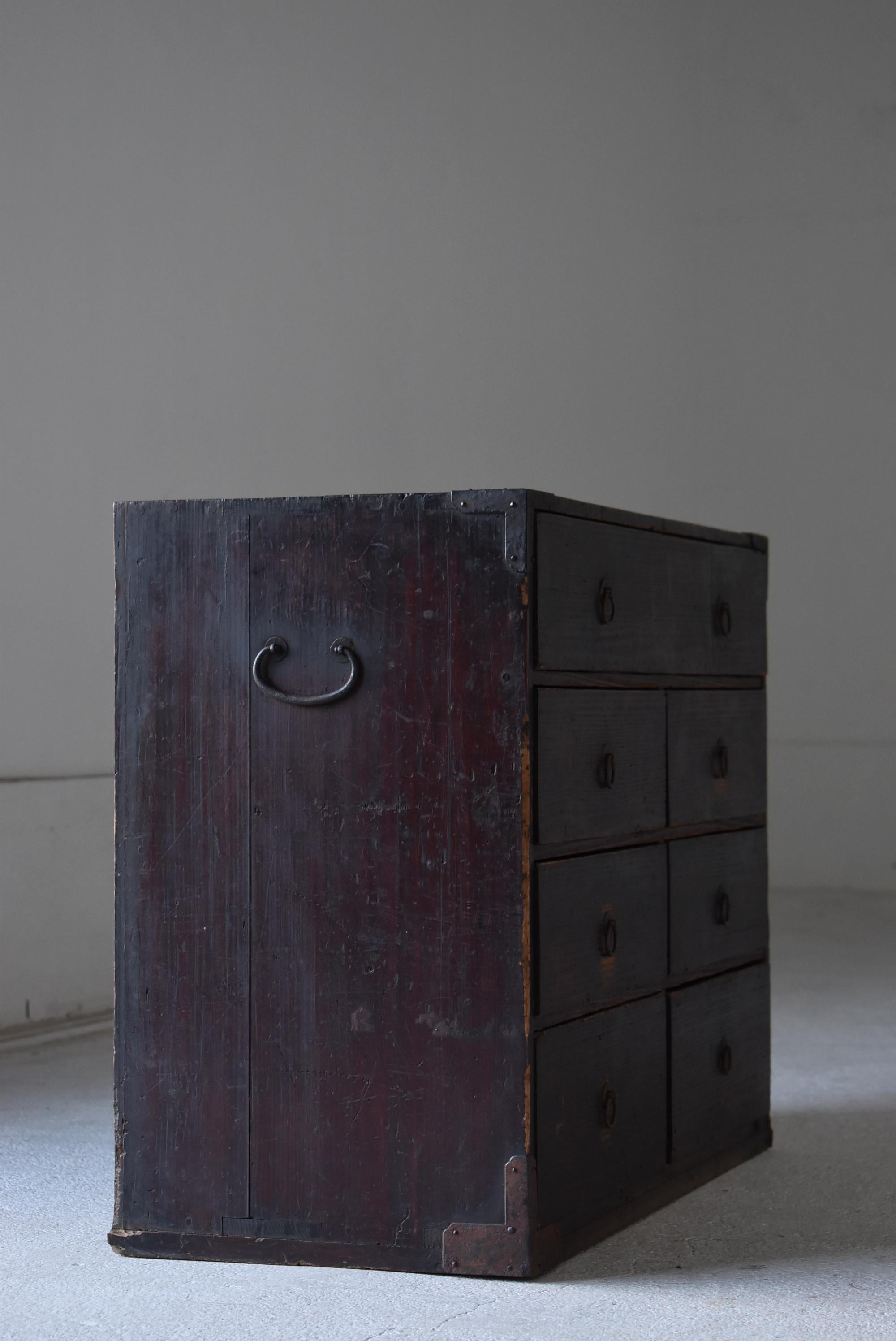 Fer Coffre à tiroirs japonais ancien 1860s-1920s / Tansu Sideboard Wabi Sabi en vente