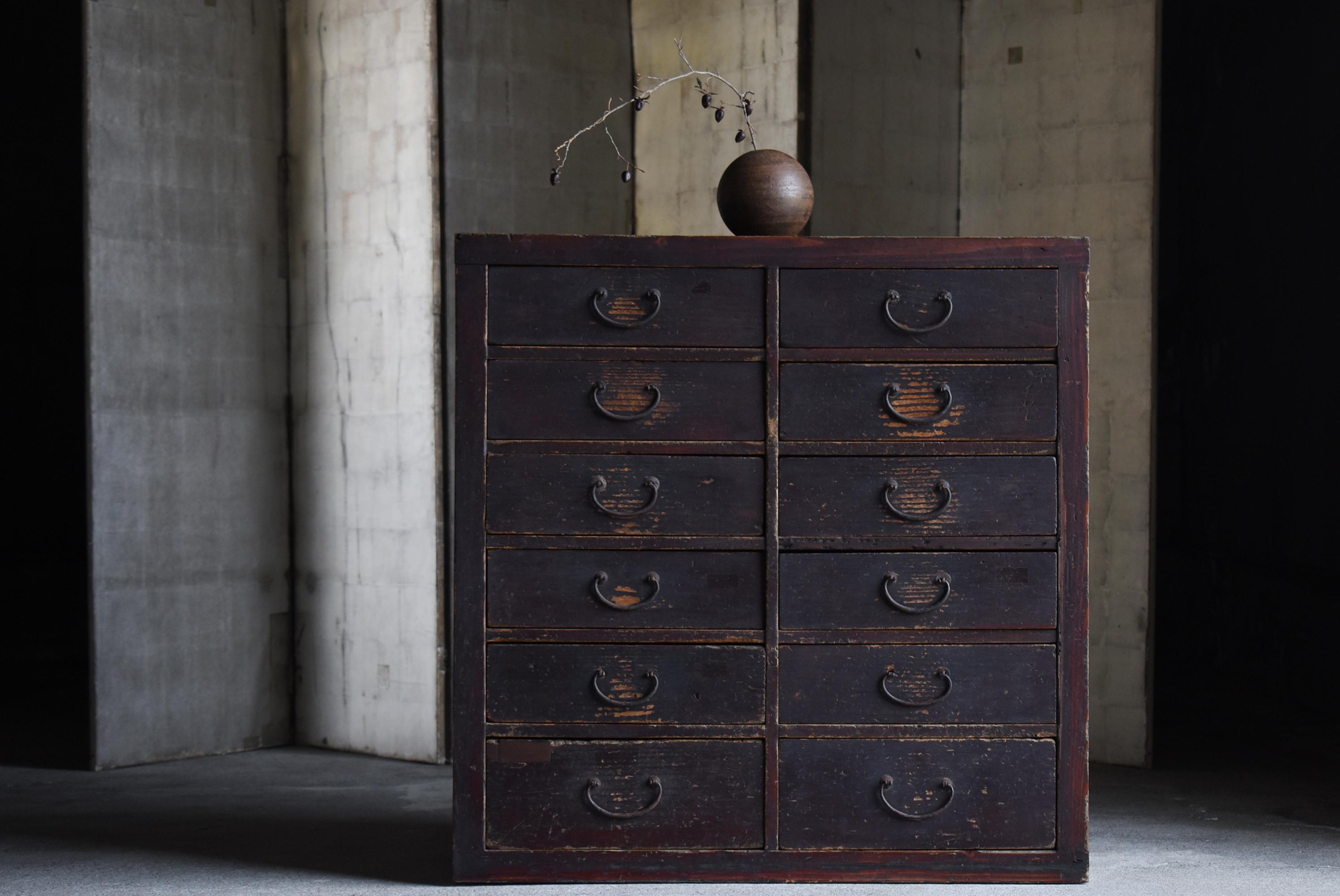Japanische antike Schubladenaufbewahrung 1860er-1920er Jahre / Tansu Sideboard Wabisabi, Wabisabi im Angebot 9