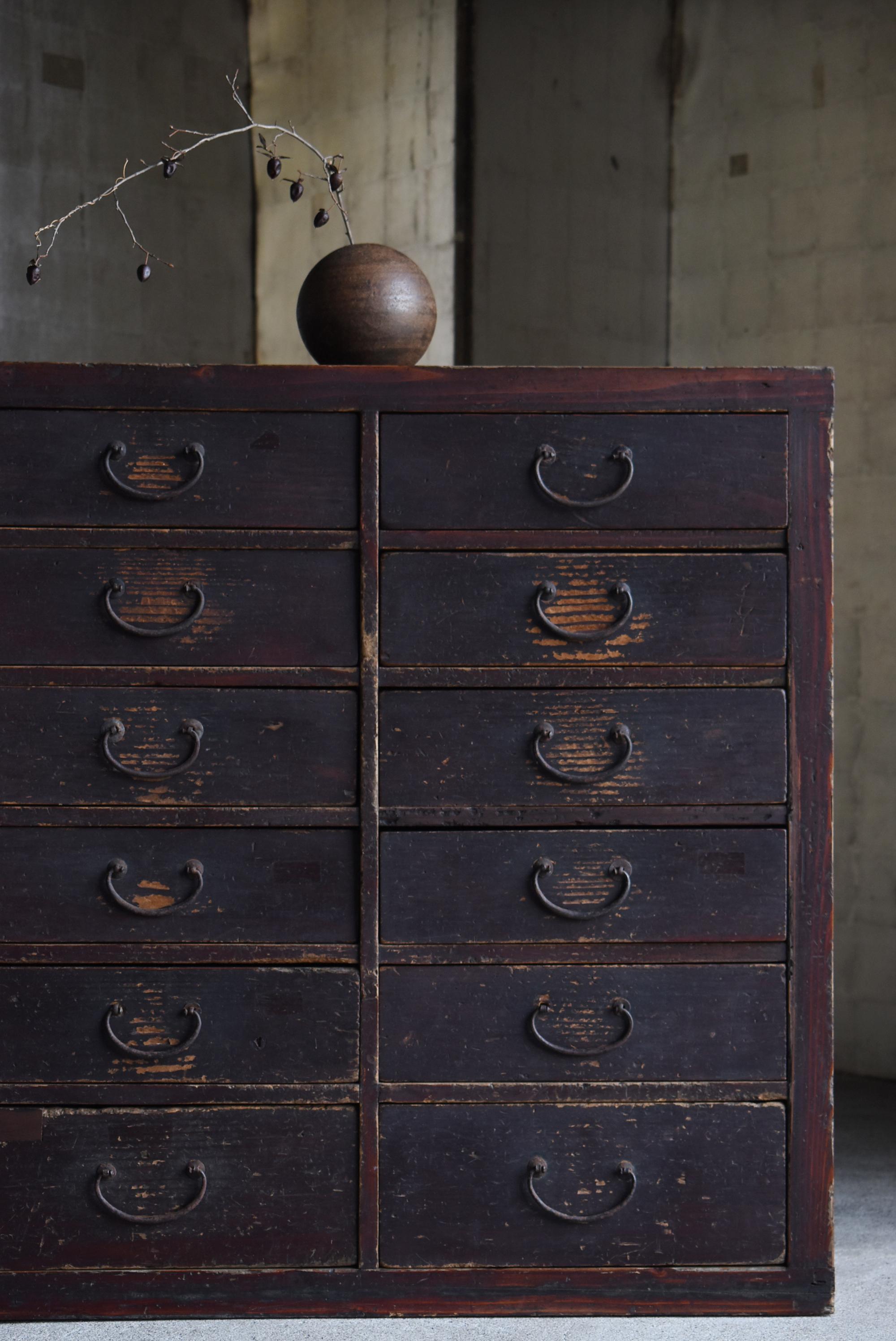 Japanische antike Schubladenaufbewahrung 1860er-1920er Jahre / Tansu Sideboard Wabisabi, Wabisabi im Angebot 10