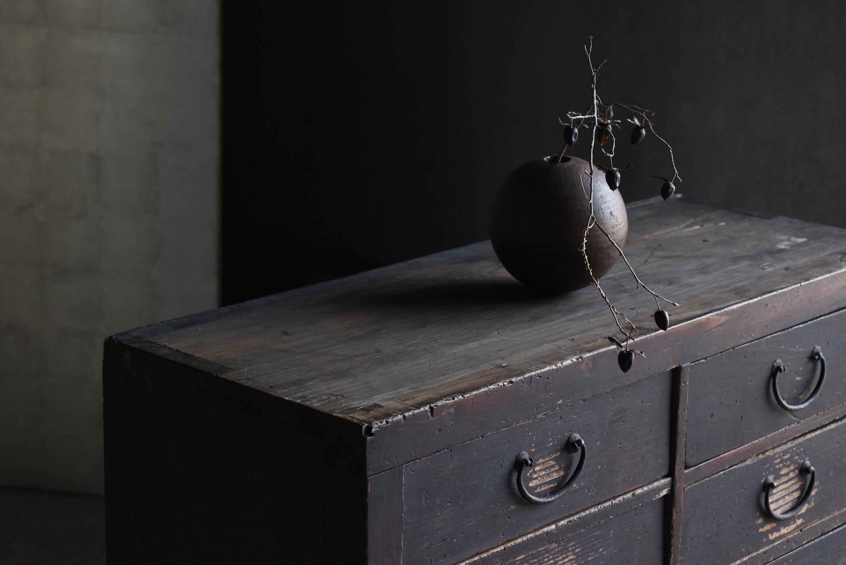 Japanische antike Schubladenaufbewahrung 1860er-1920er Jahre / Tansu Sideboard Wabisabi, Wabisabi im Angebot 11
